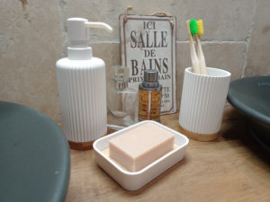 accessoires de salle de bain blanc