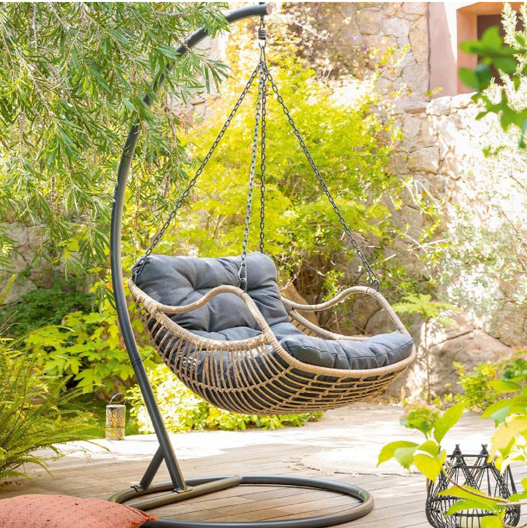 Chaise balançoire avec coussin, chaise de jardin exterieur design