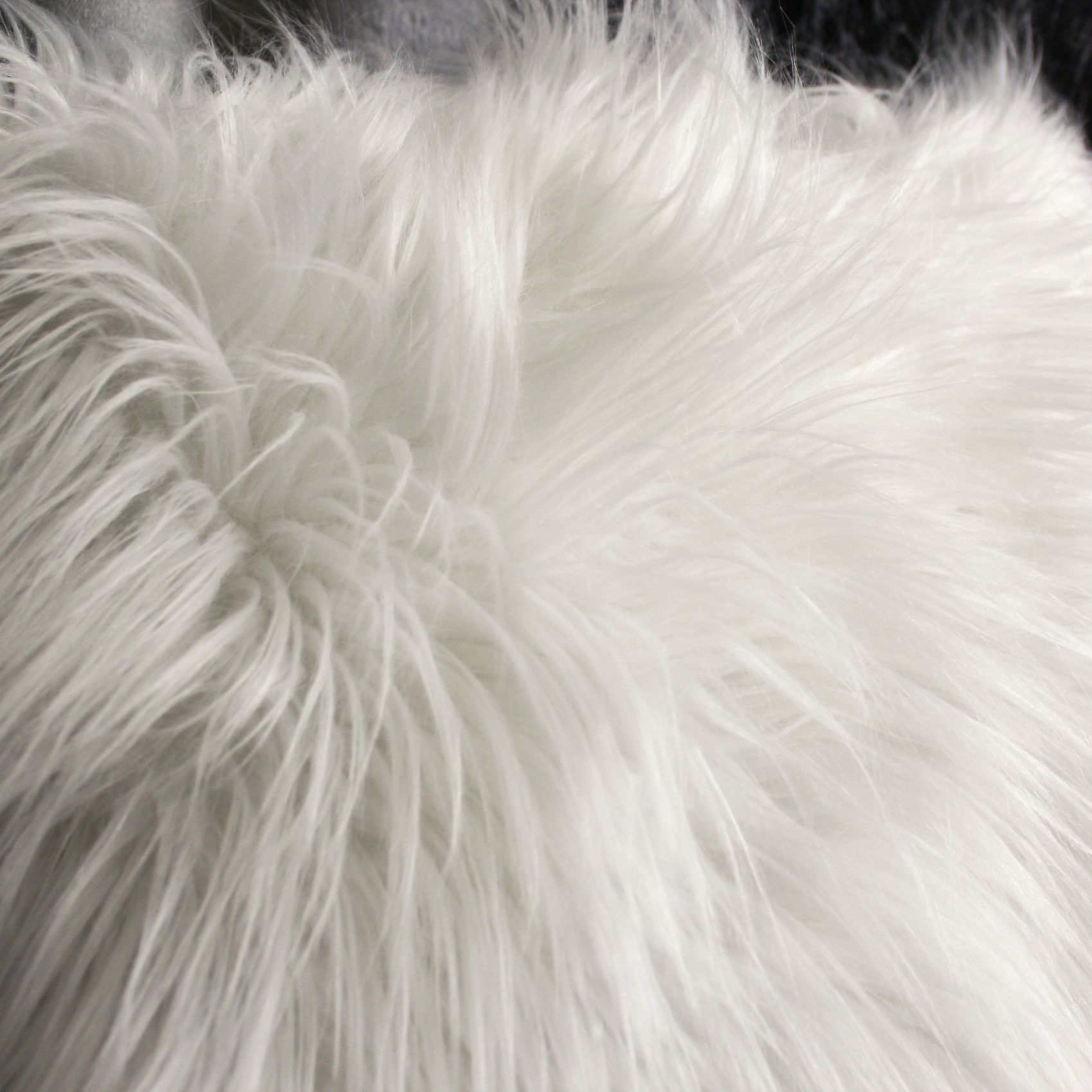 Coussin déhoussable uni imitation fourrure — vue 4