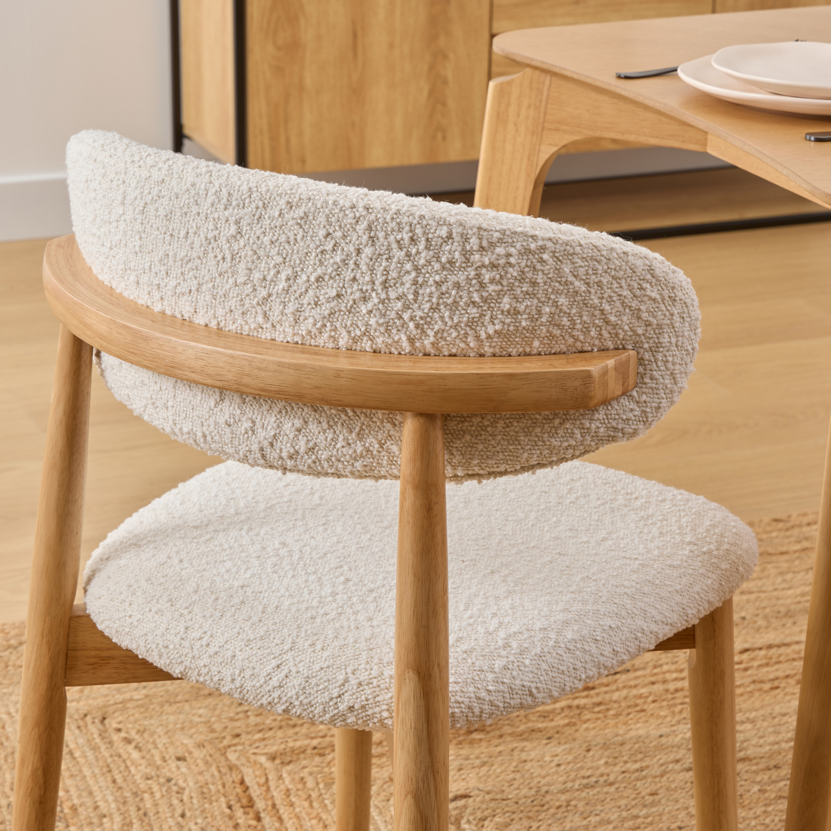 Chaise bouclette en bois massif avec dossier rembourré — vue 5