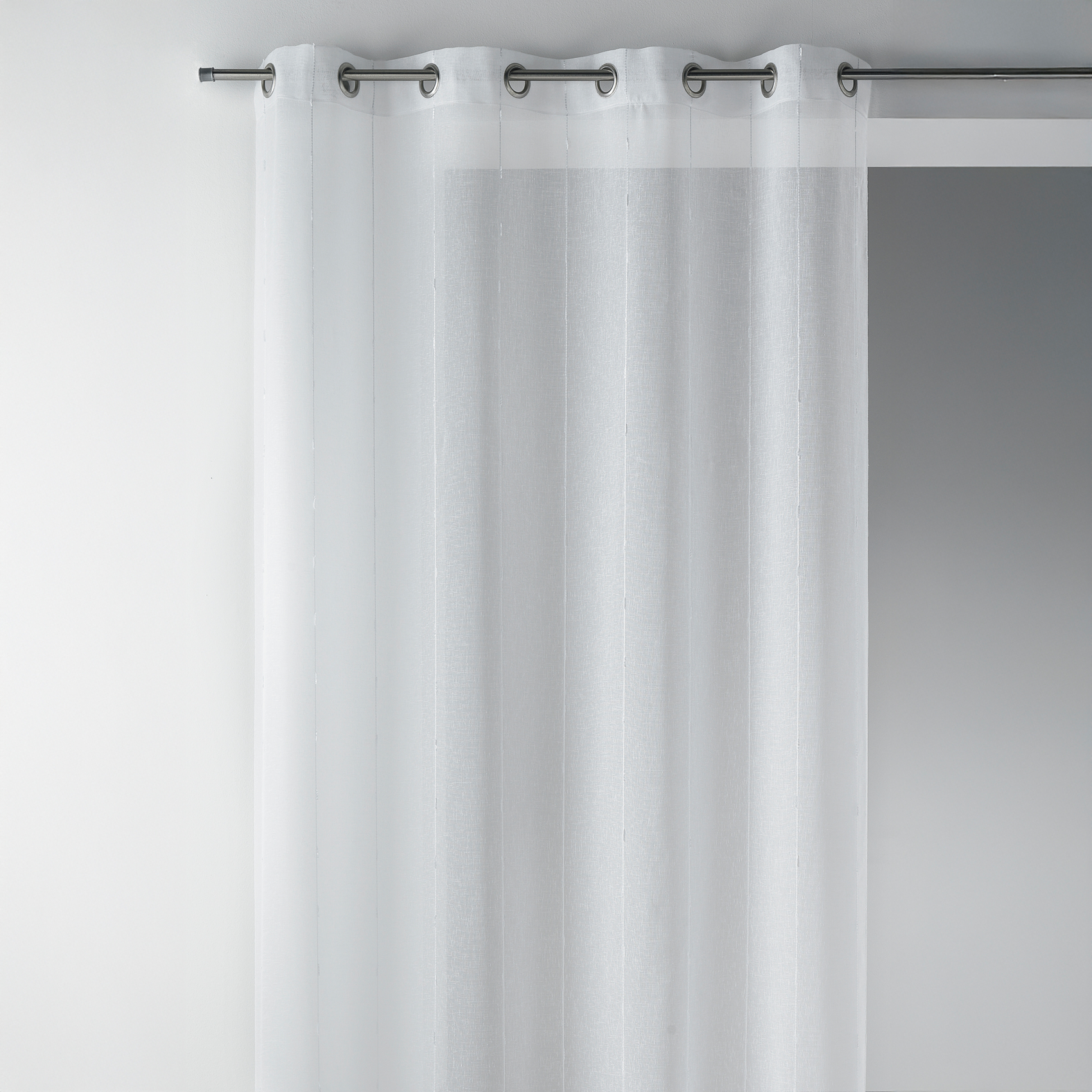 Voilage fines rayures brodées avec grande largeur — vue 4