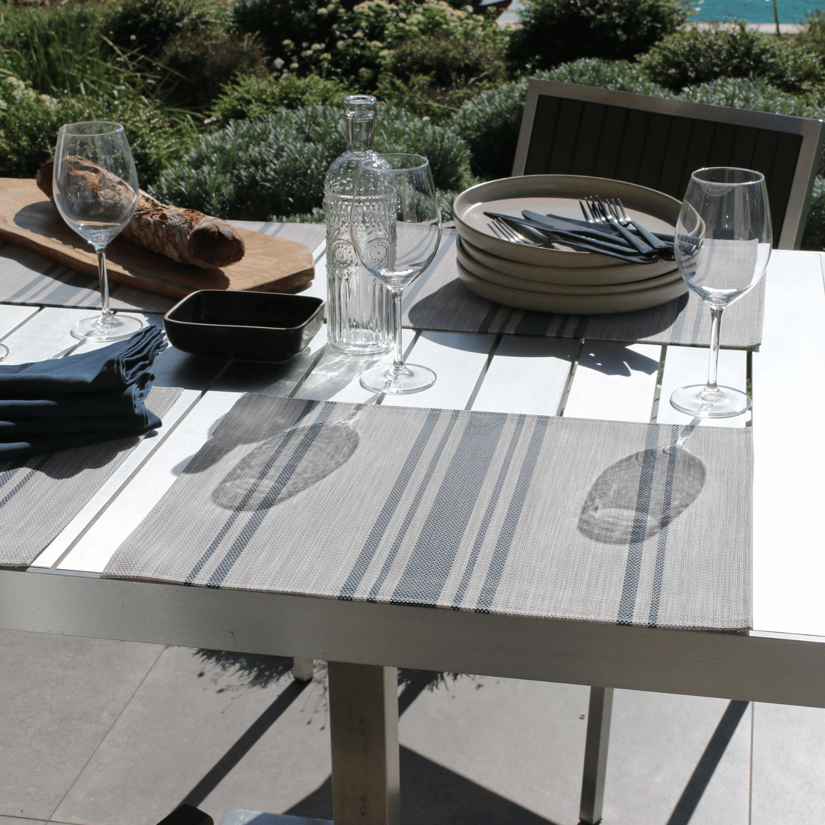 Set de table lavable à fines rayures — vue 3