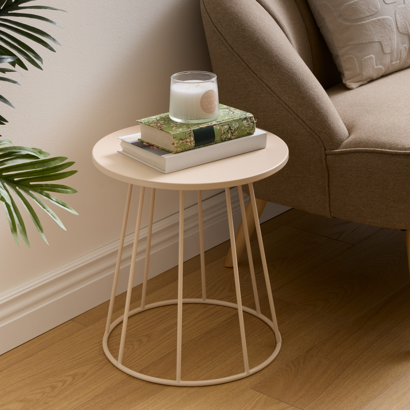 Table d’appoint ronde en acier — vue 3