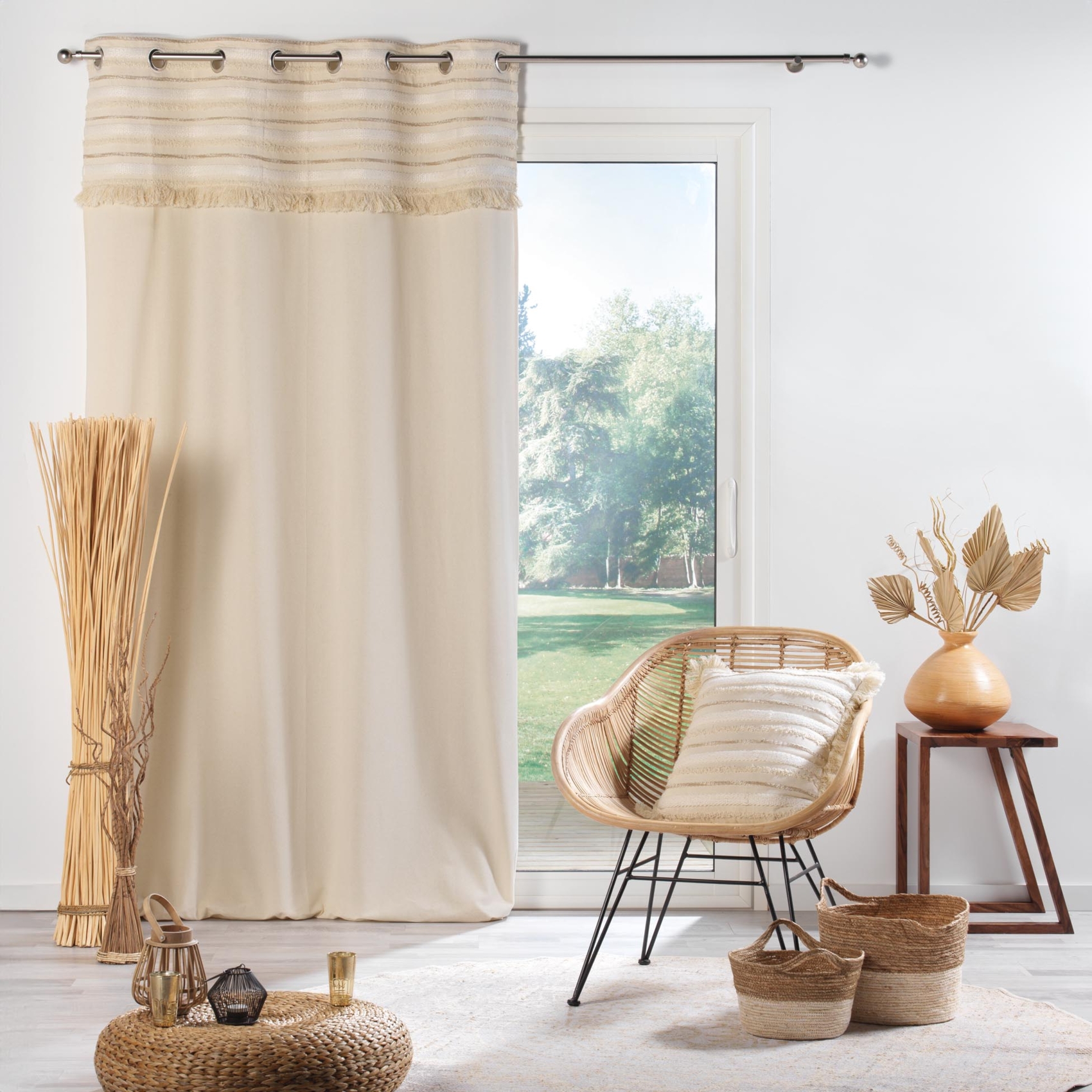 Coussin déhoussable en coton tissé avec franges et rayures en relief — vue 6