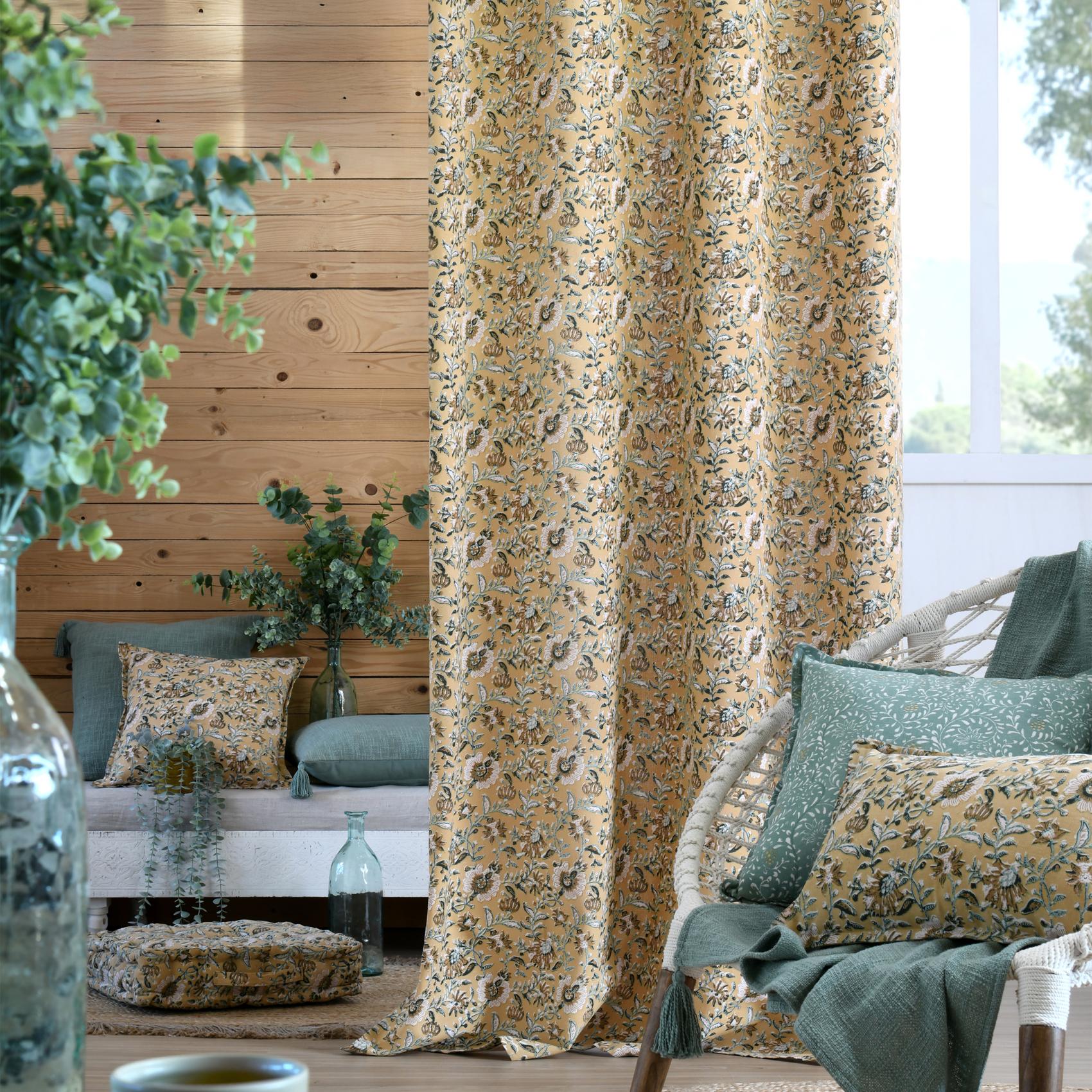 Coussin décoratif végétal graphique — vue 3