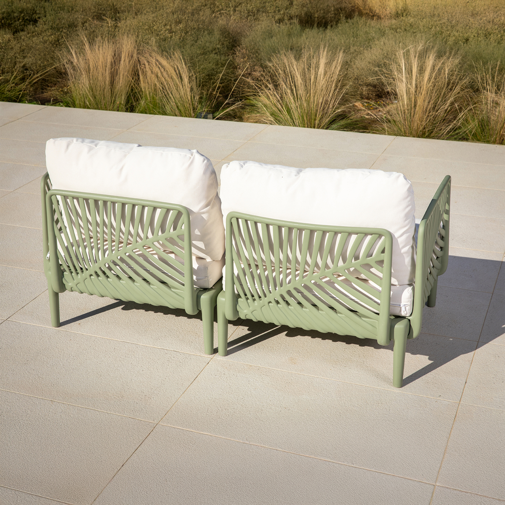 Salon de jardin bas 4 places en résine avec coussins — vue 5