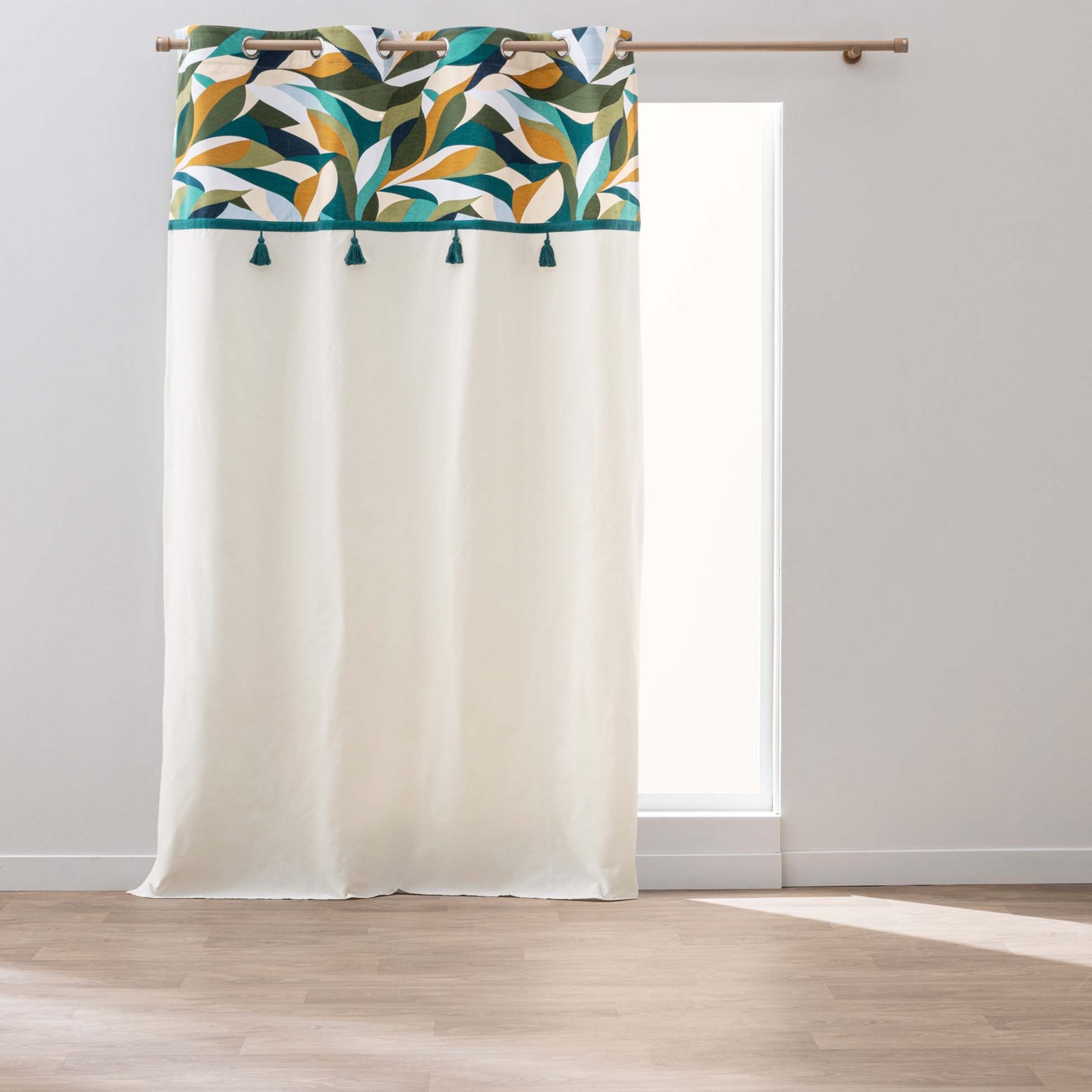 Rideau à œillets polycoton avec top feuillage graphique et pompons