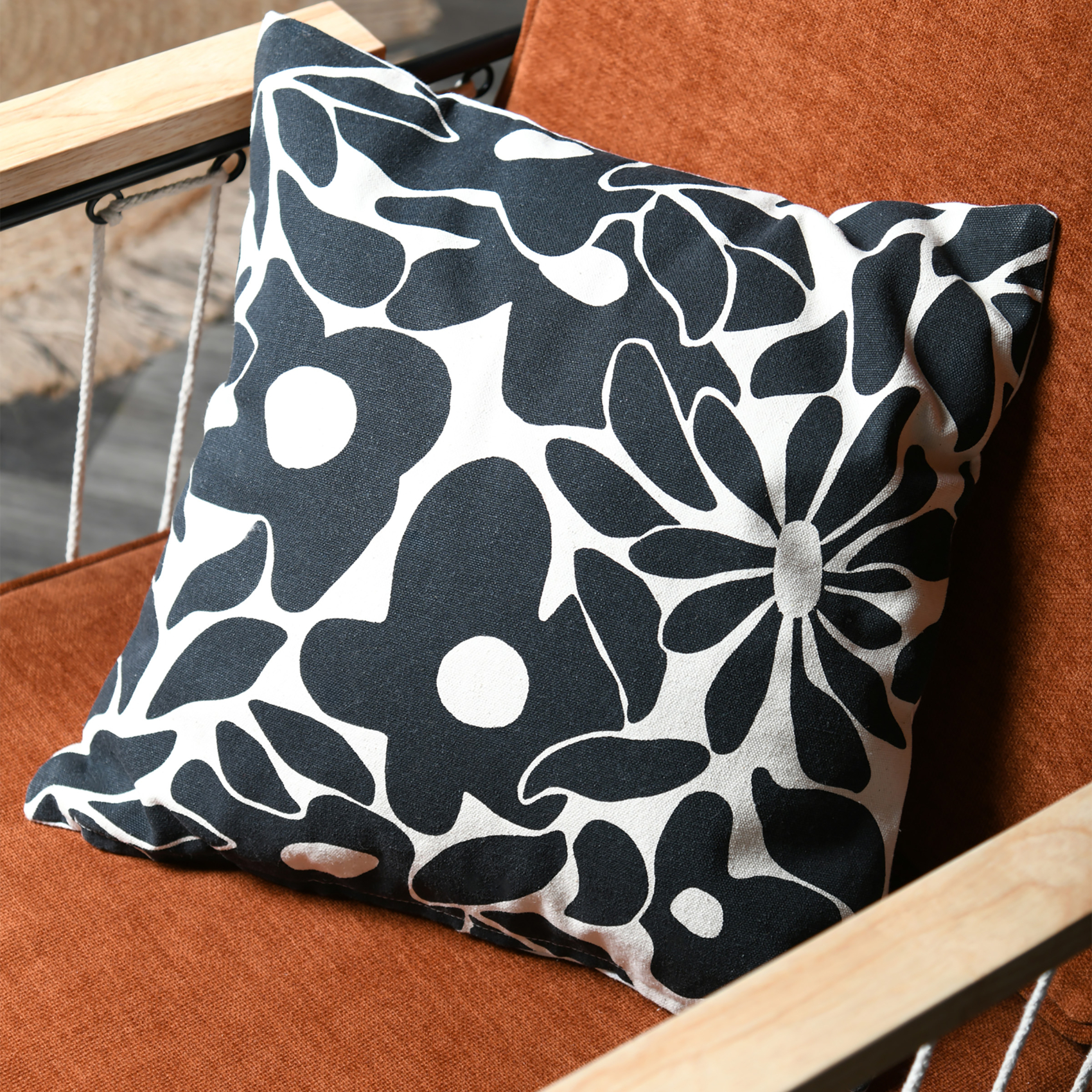 Housse de coussin imprimée graphique en coton — vue 5