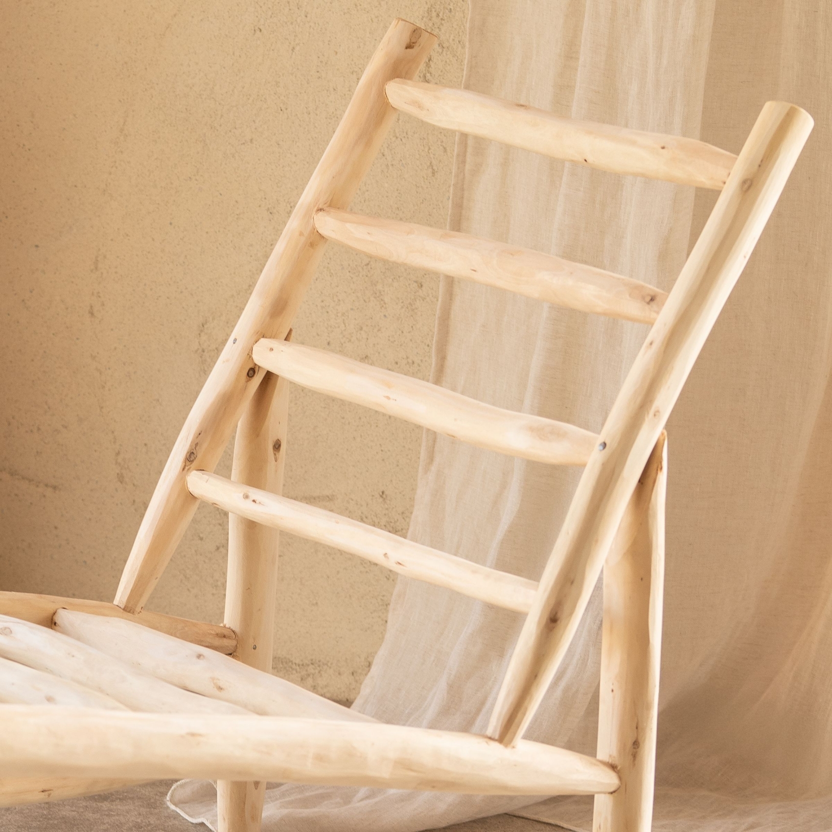 Fauteuil lounge bois organique — vue 3