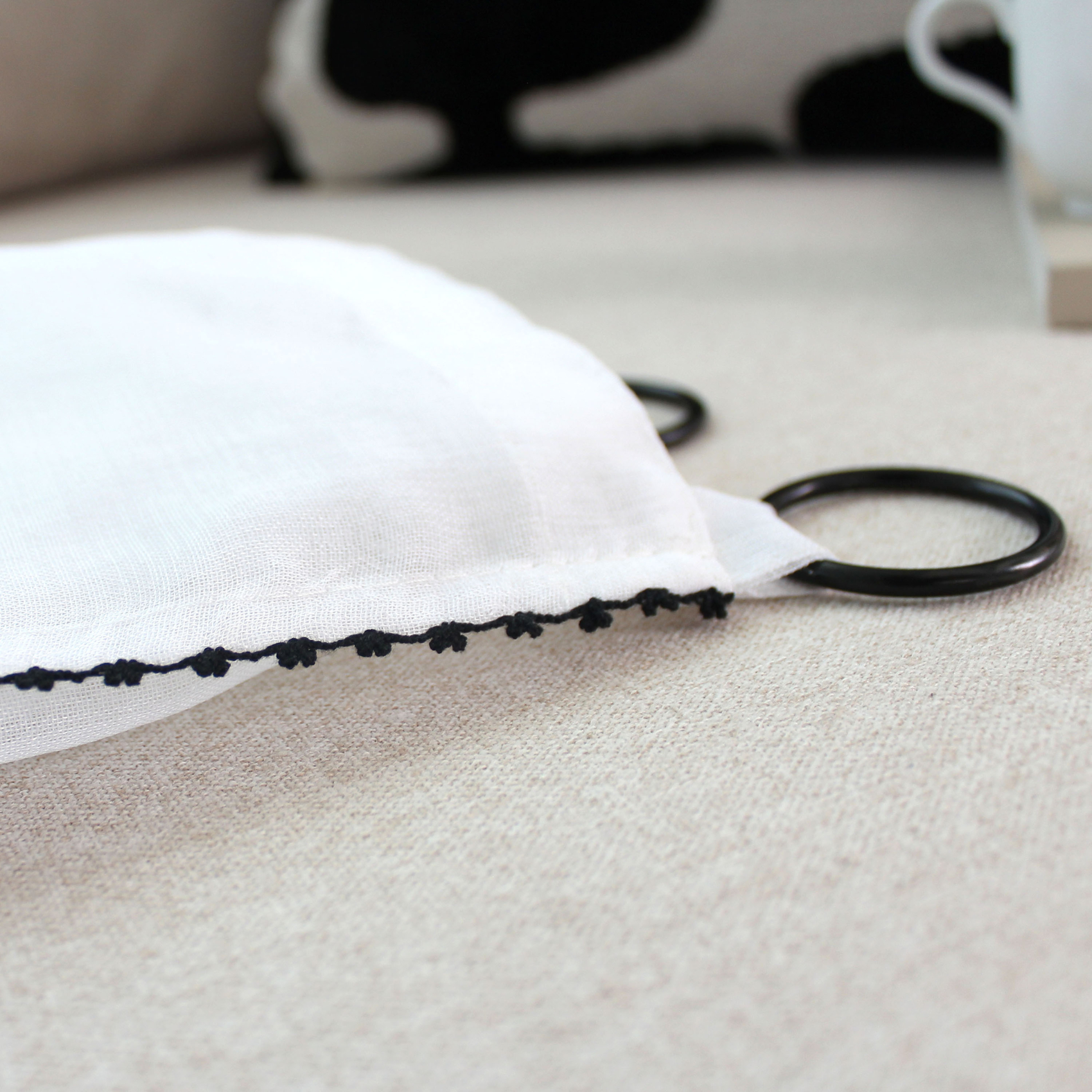 Voilage brodé avec oeillets noirs — vue 4