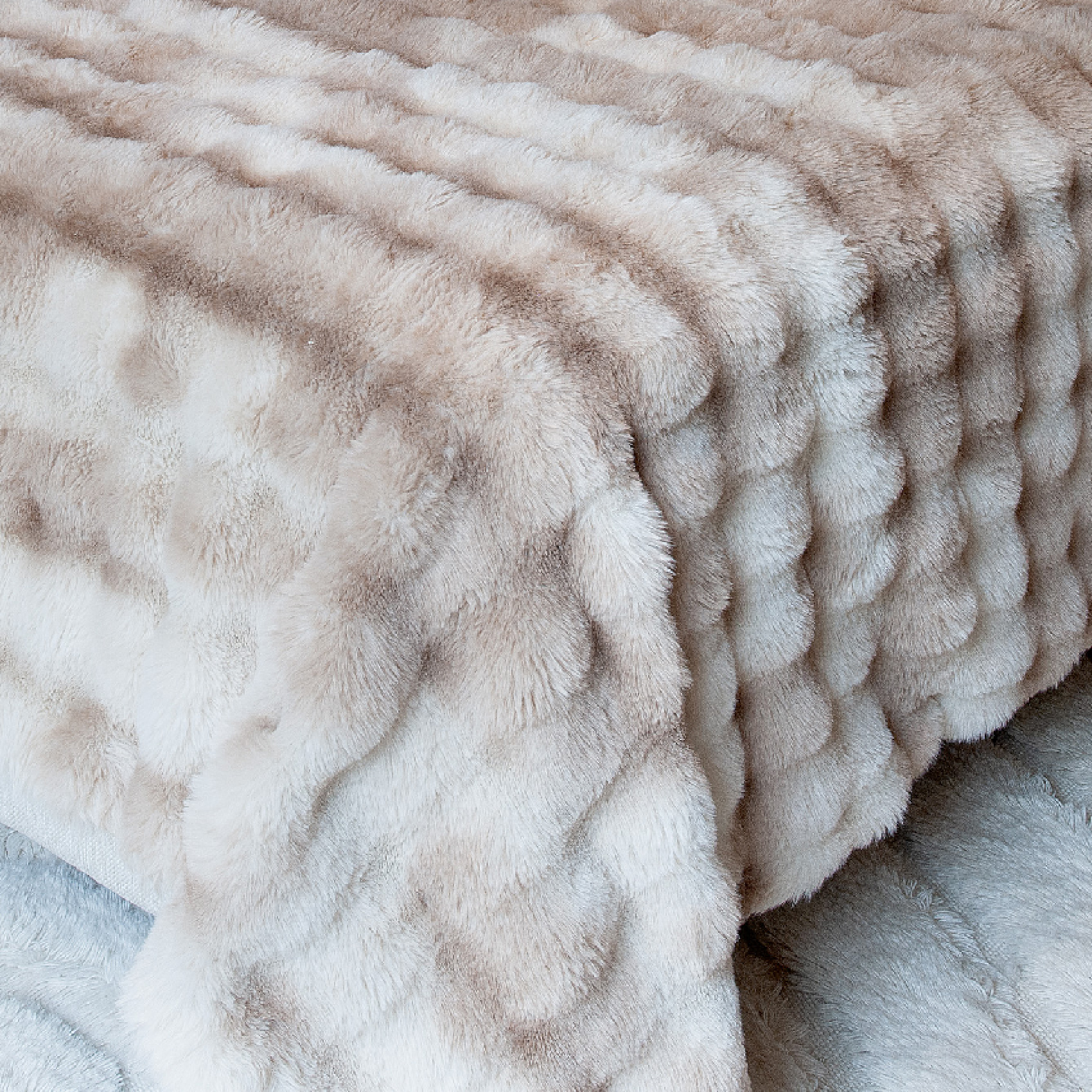 Plaid ou Jeté de Lit Imitation Fourrure Doux — vue 3