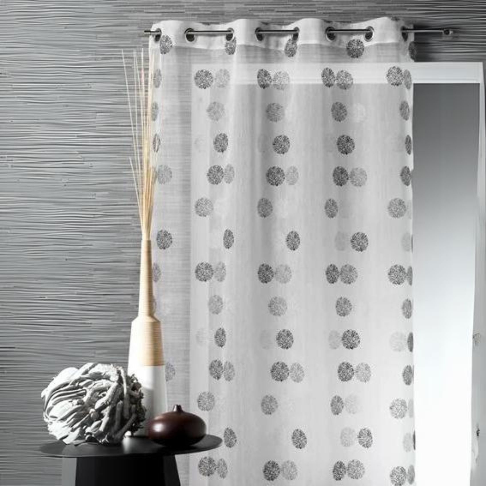 Voilage fantaisie brodé ronds multicouleurs