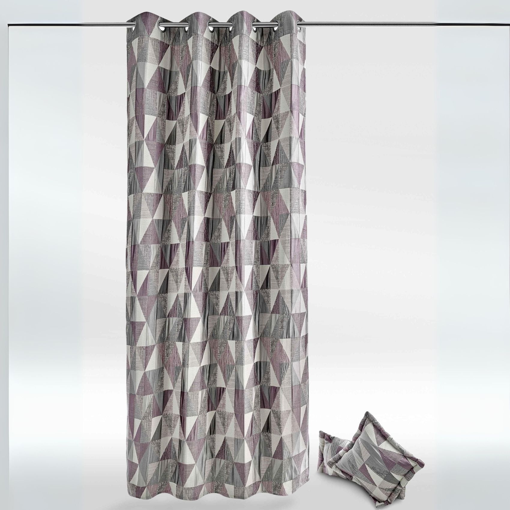 Rideau design à motifs triangulaires