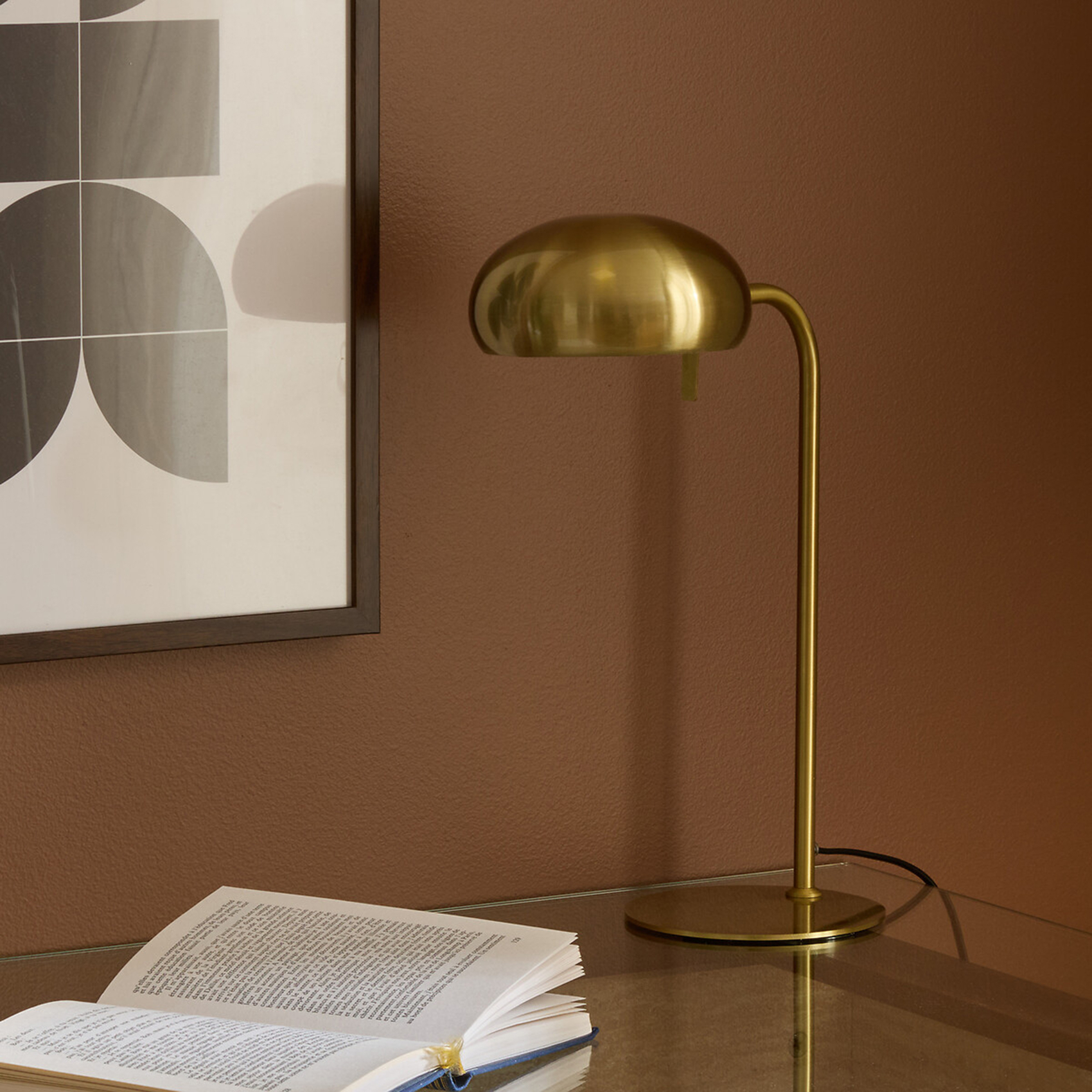 Lampe à poser en métal avec abat-jour arrondi — vue 4