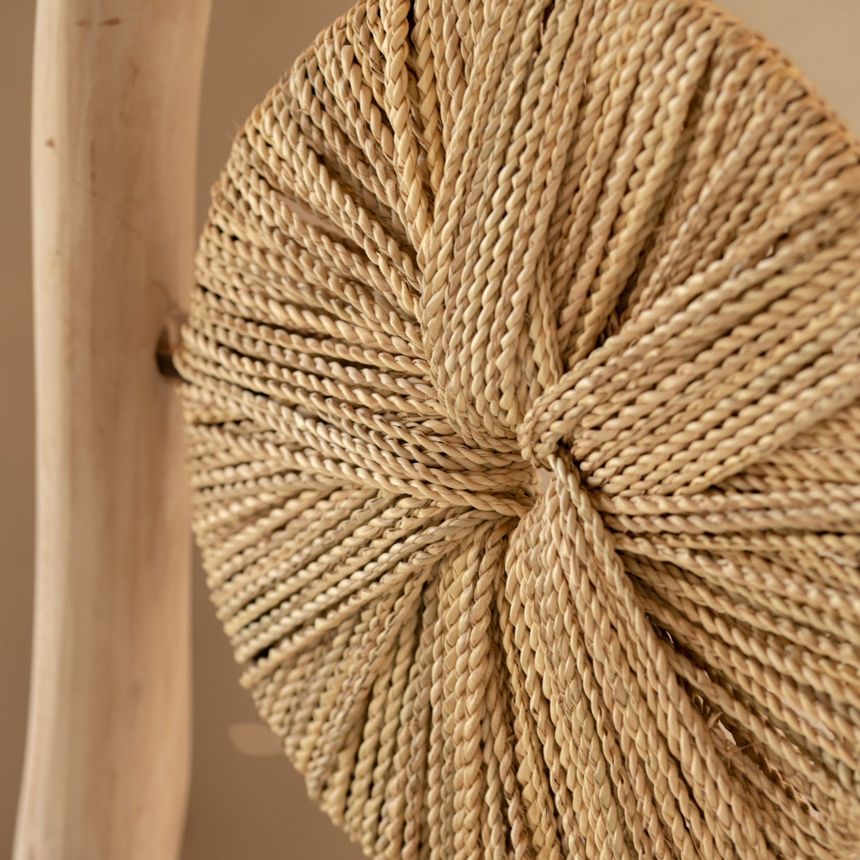 Chaise bois dossier rond — vue 3