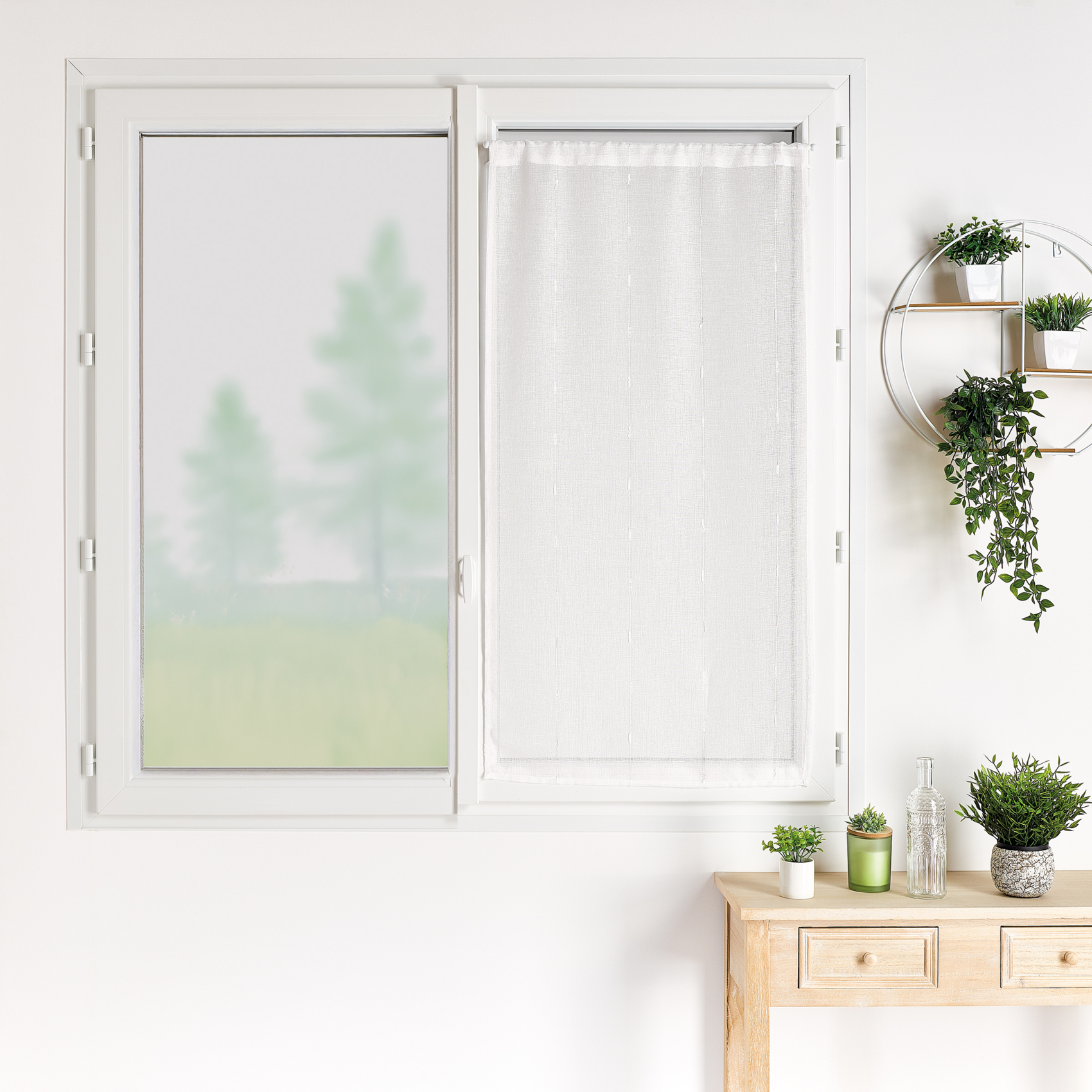 Petit rideau  de fenêtre fines rayures blanches