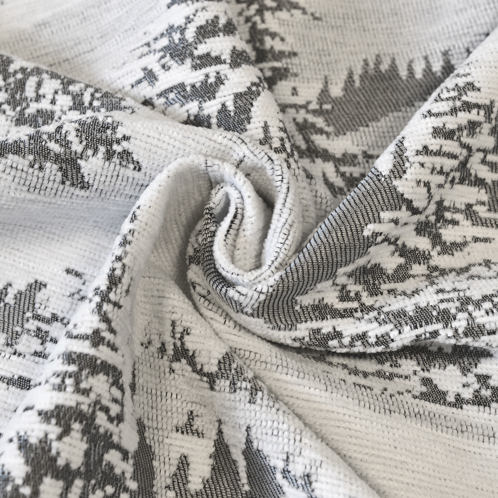 Rideau montagne sapins enneigés — vue 4