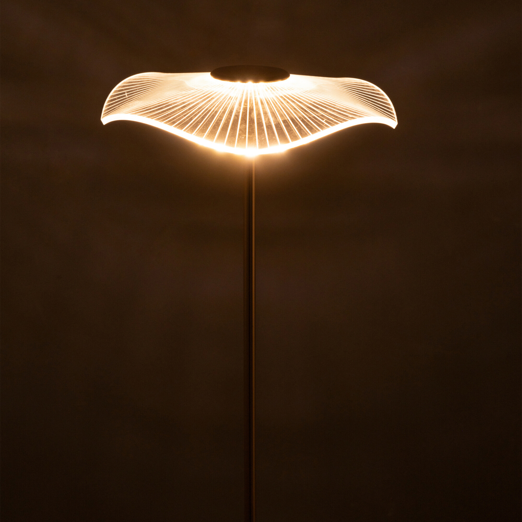 Lampe de table LED en métal effet fleur — vue 3