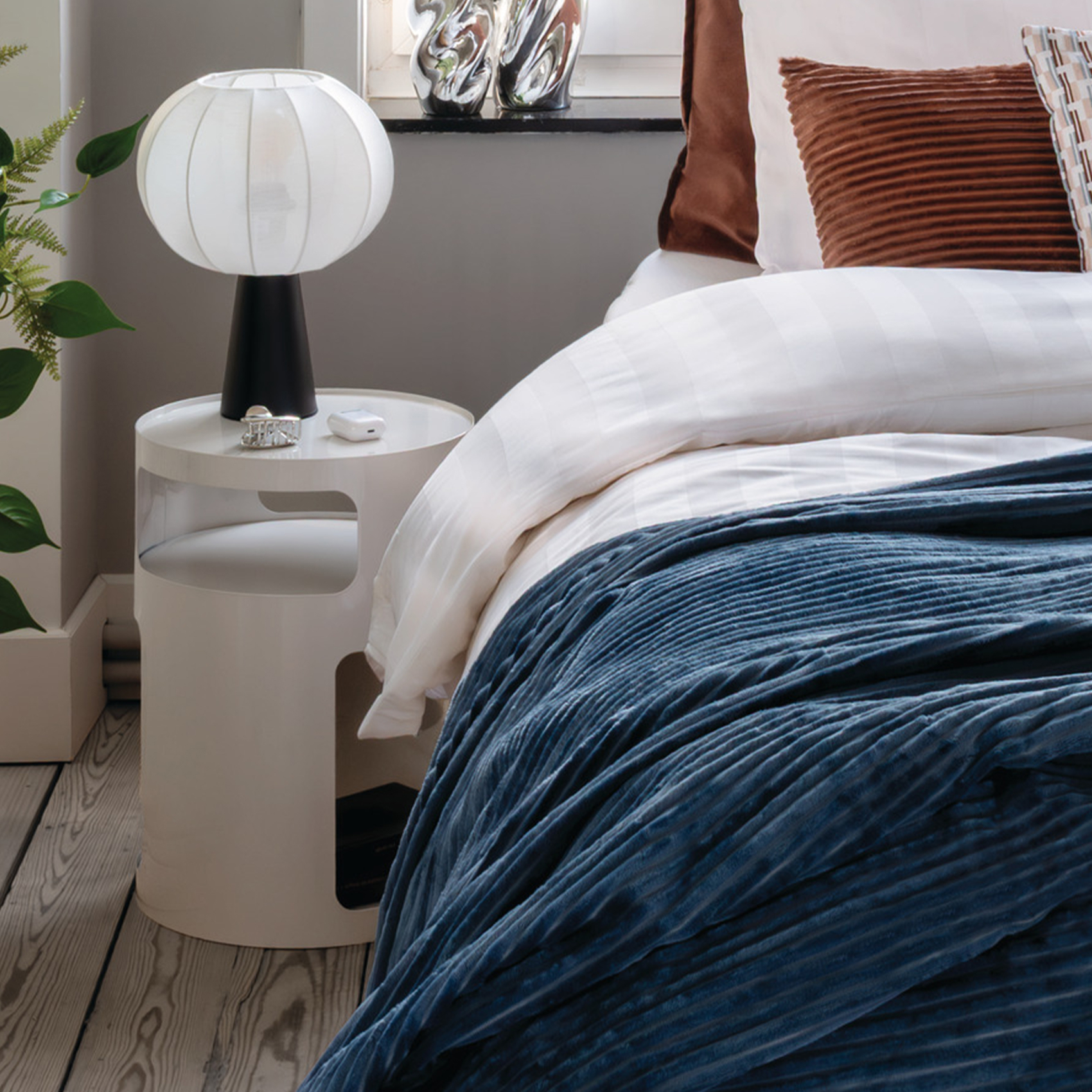 Table d’appoint ronde avec niches de rangement — vue 6