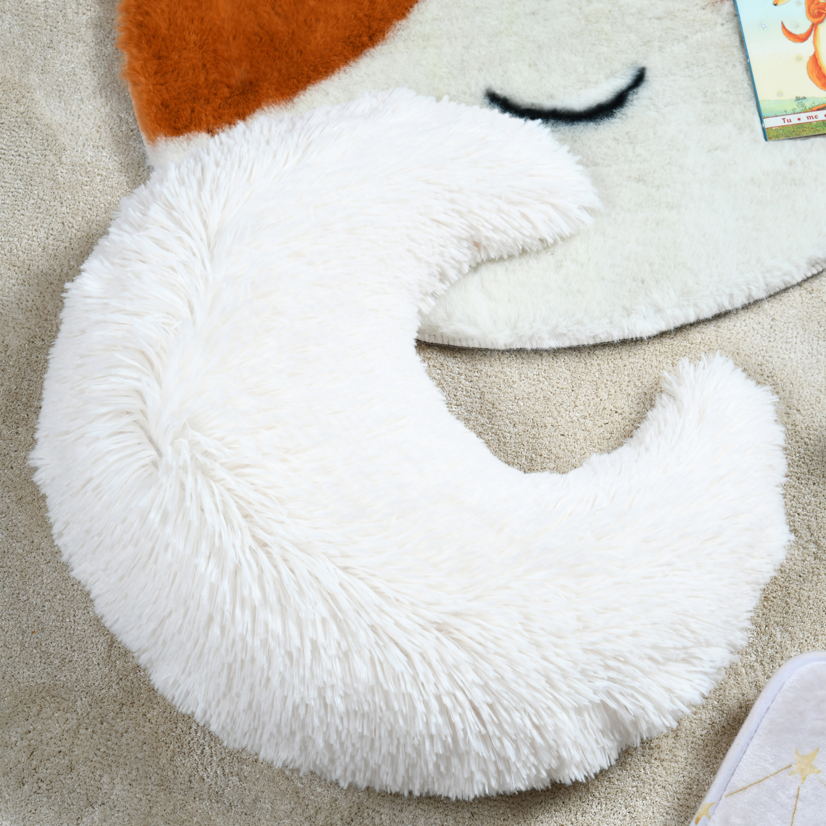 Coussin déco enfant en forme de lune — vue 3