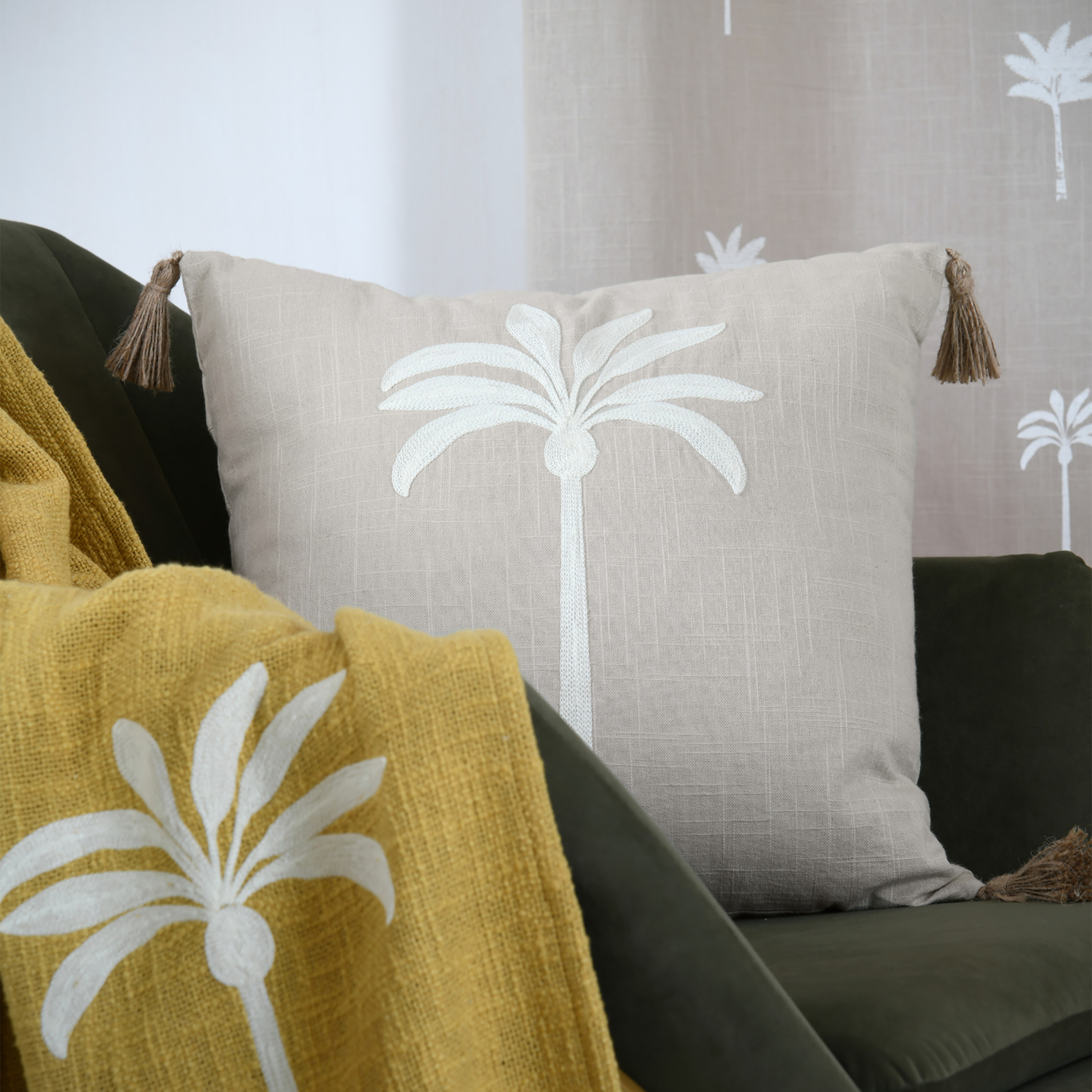 Coussin décoratif brodé motif palmier style tropical — vue 6