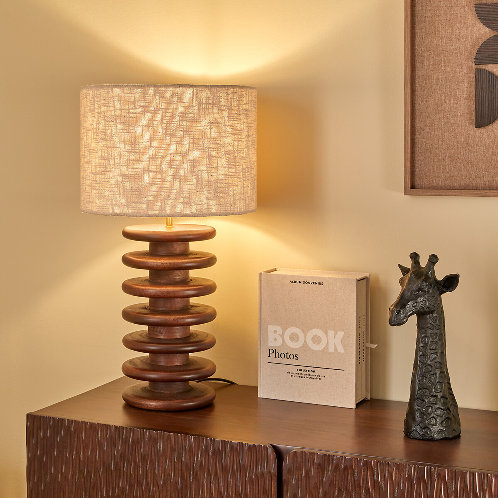 Lampe à poser en bois de manguier avec pied sculptural — vue 4