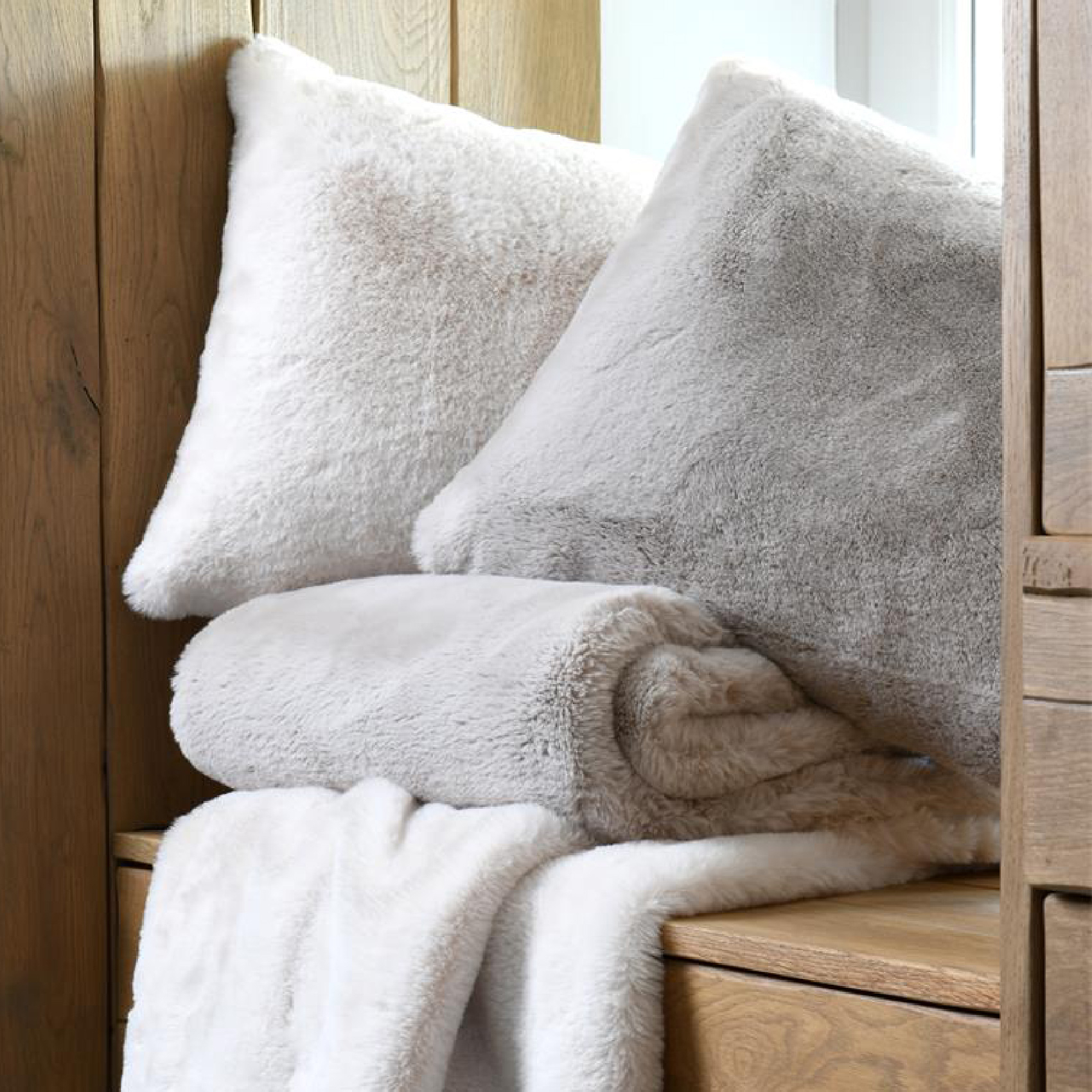 Coussin rectangulaire en fausse fourrure ultra moelleux — vue 6