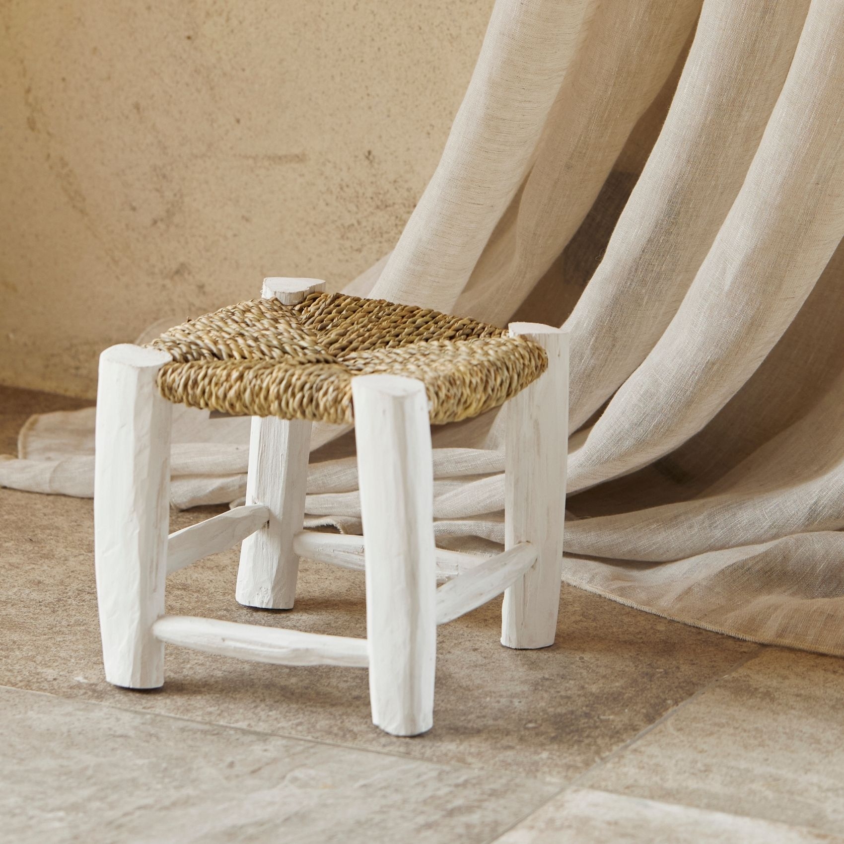 Tabouret Marocain blanc en bois — vue 4