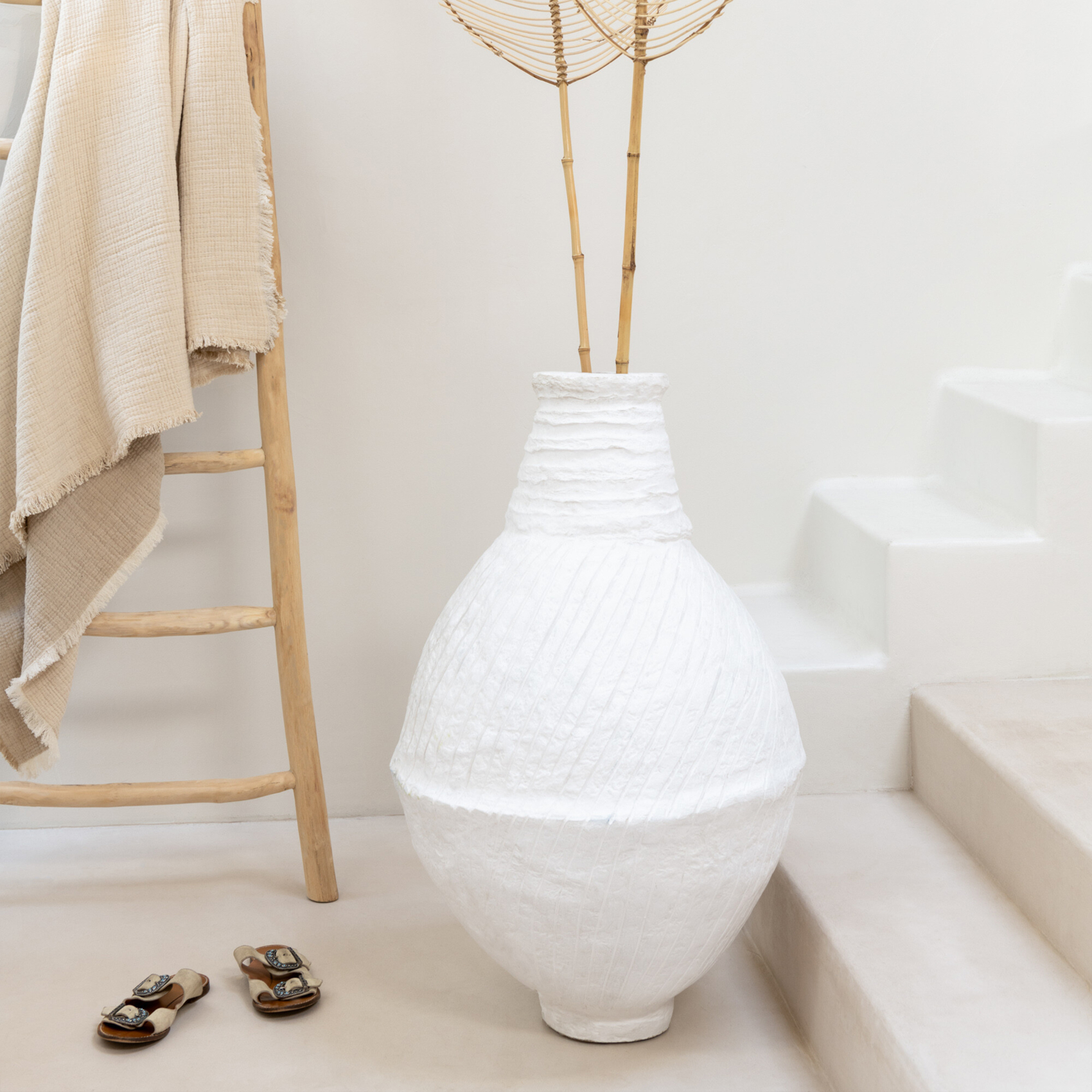Grand vase décoratif en papier mâché — vue 3