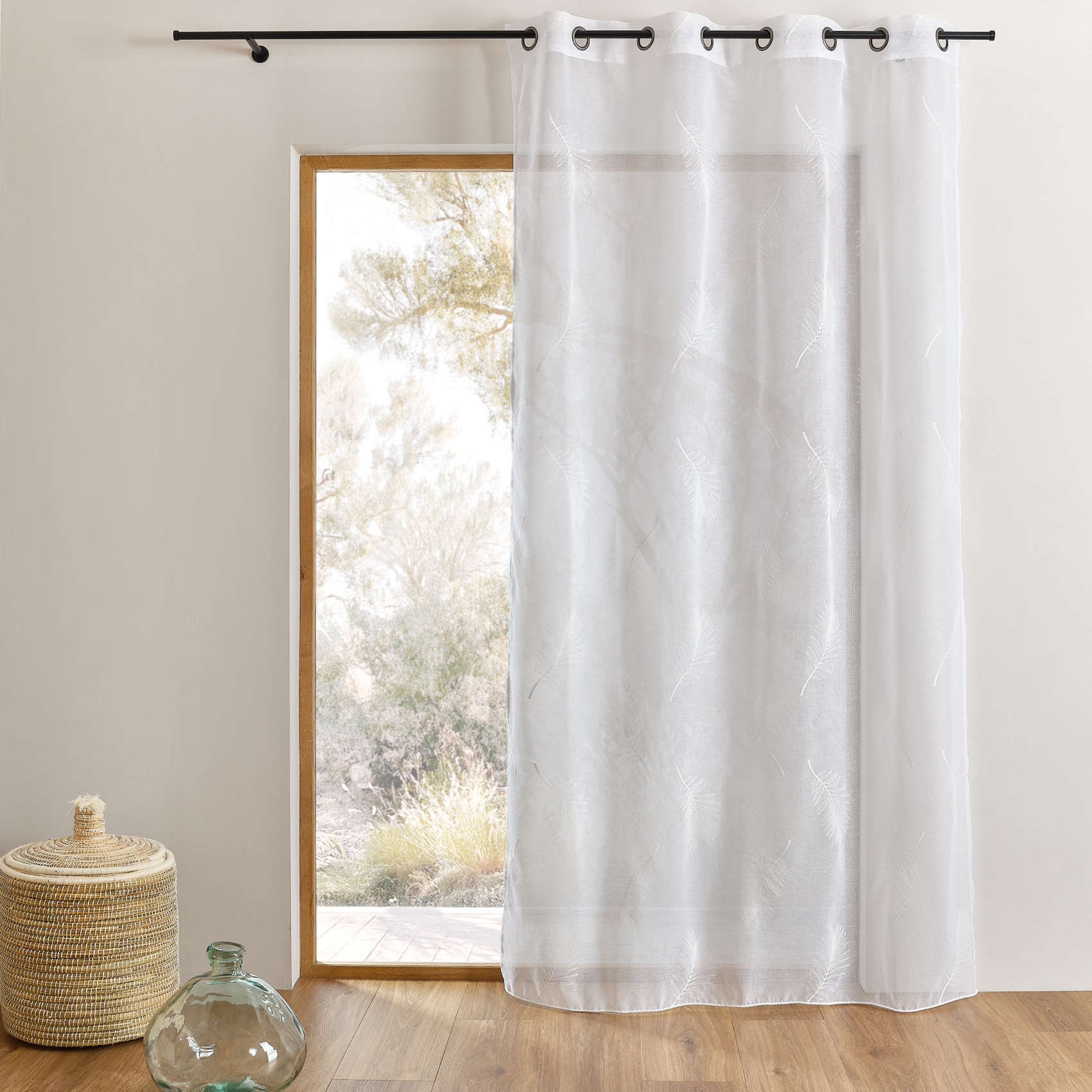 Voilage brodé à motifs feuilles