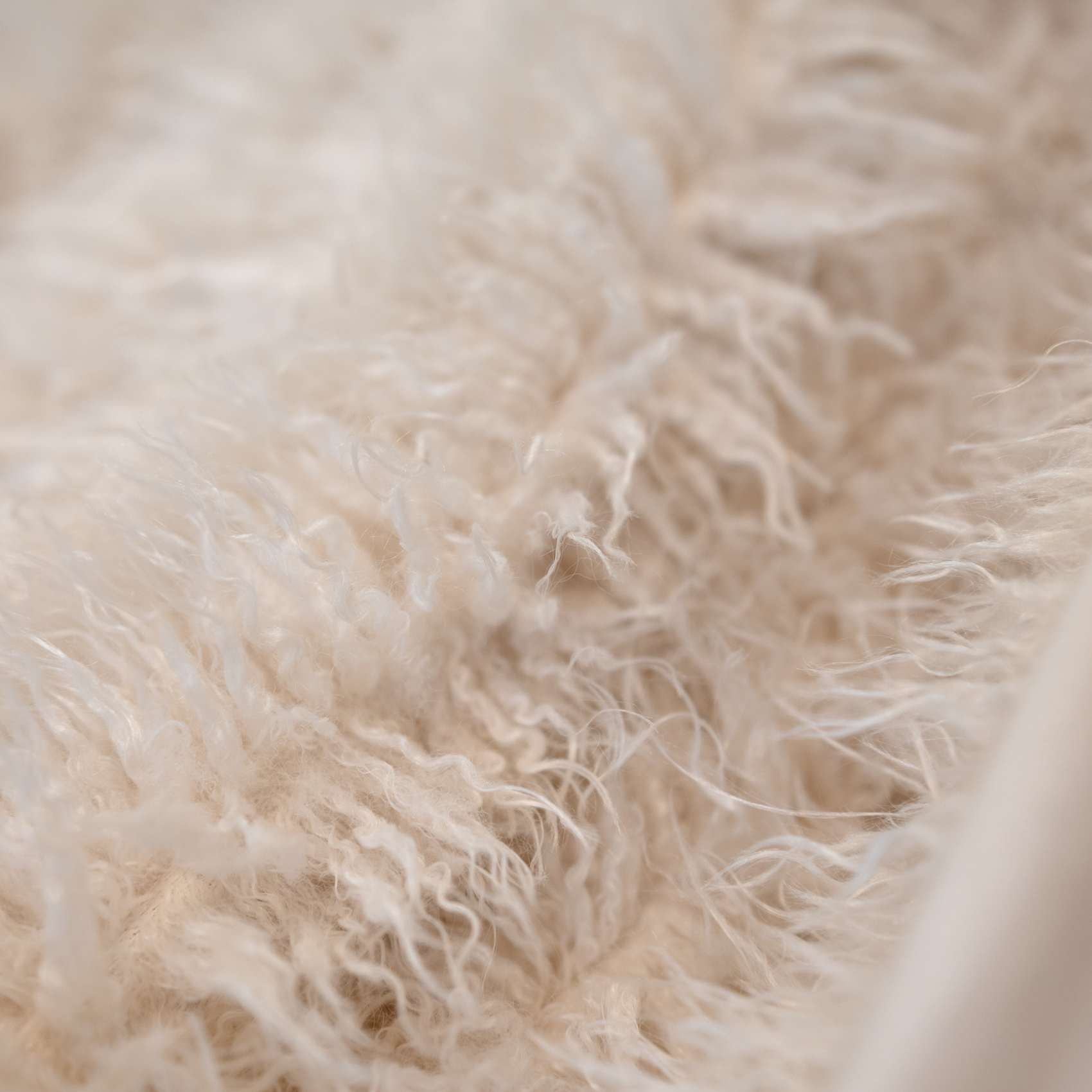 Coussin à poil long ultra doux — vue 3