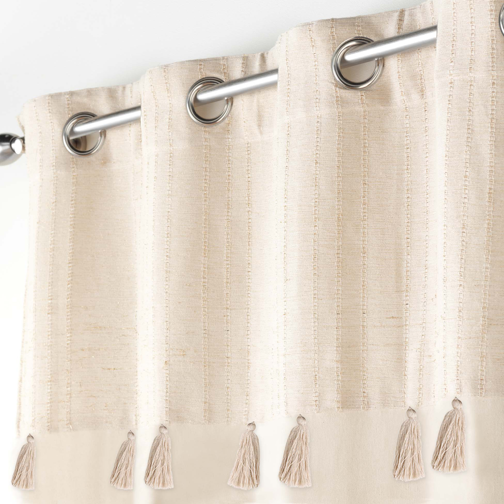 Rideau à œillets avec top métallisé et pompons — vue 3