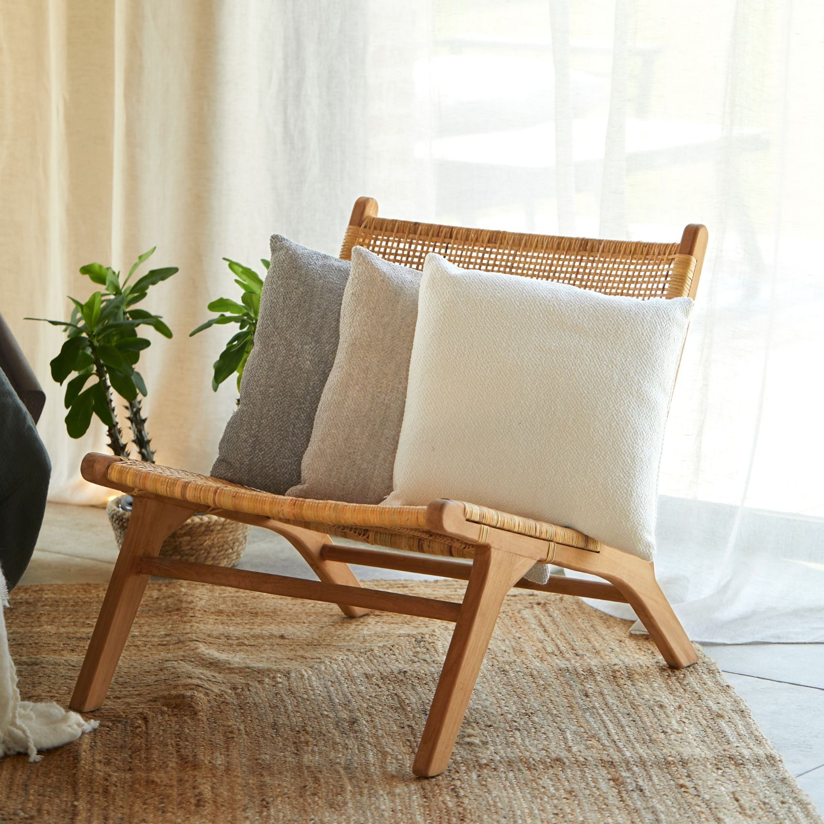 Fauteuil teck et cannage rotin — vue 5