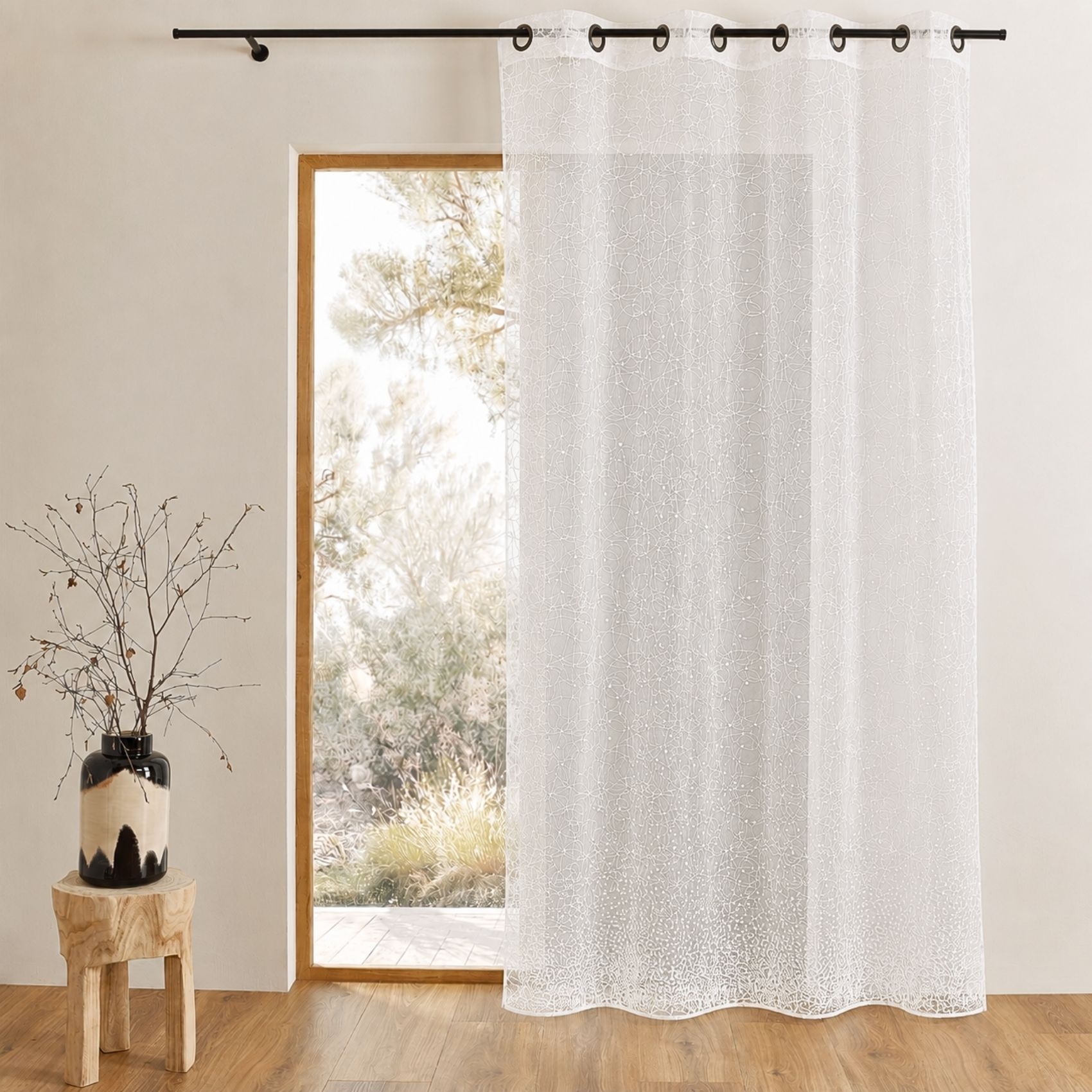 Voilage en organza dévoré et brodé