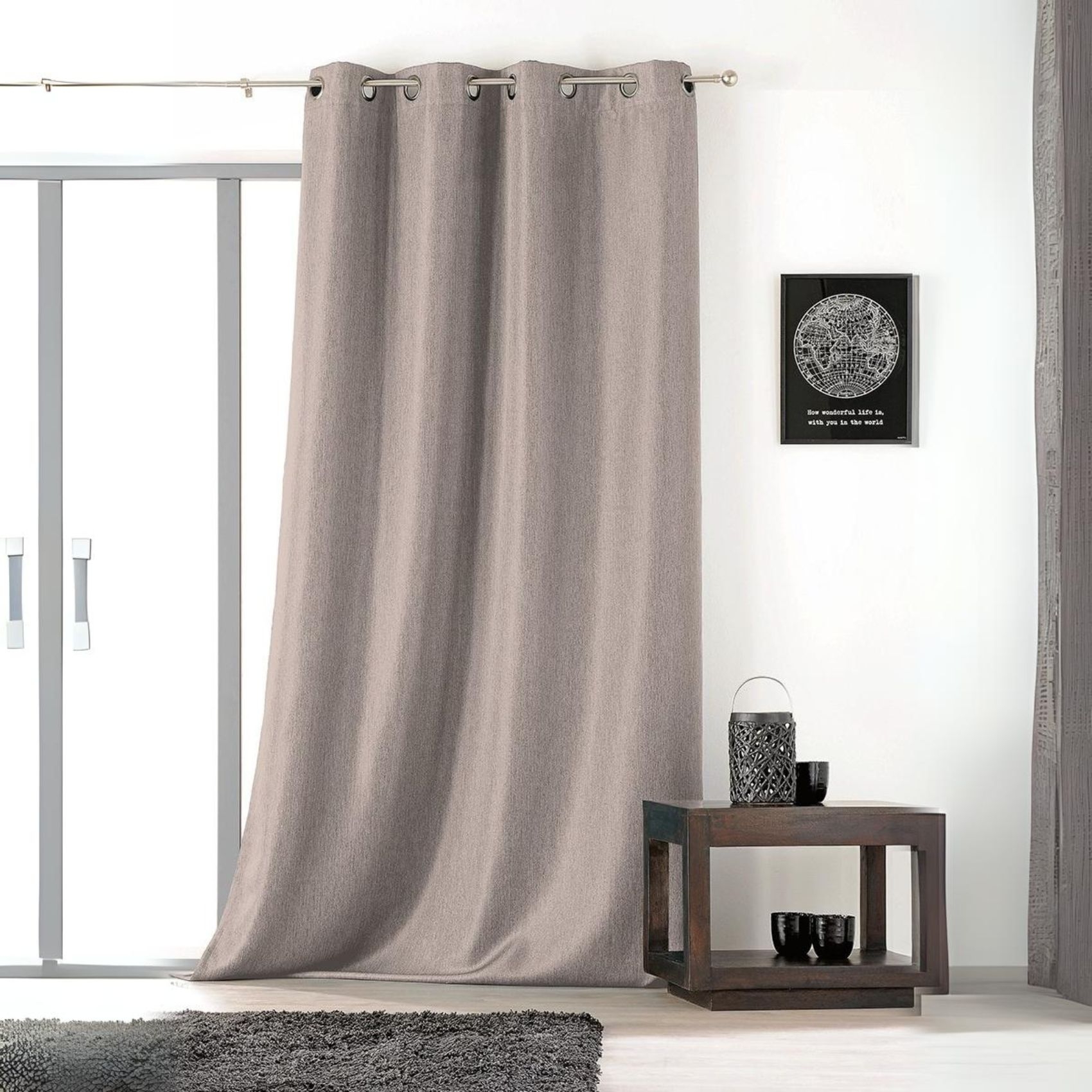 Rideau uni avec oeillets