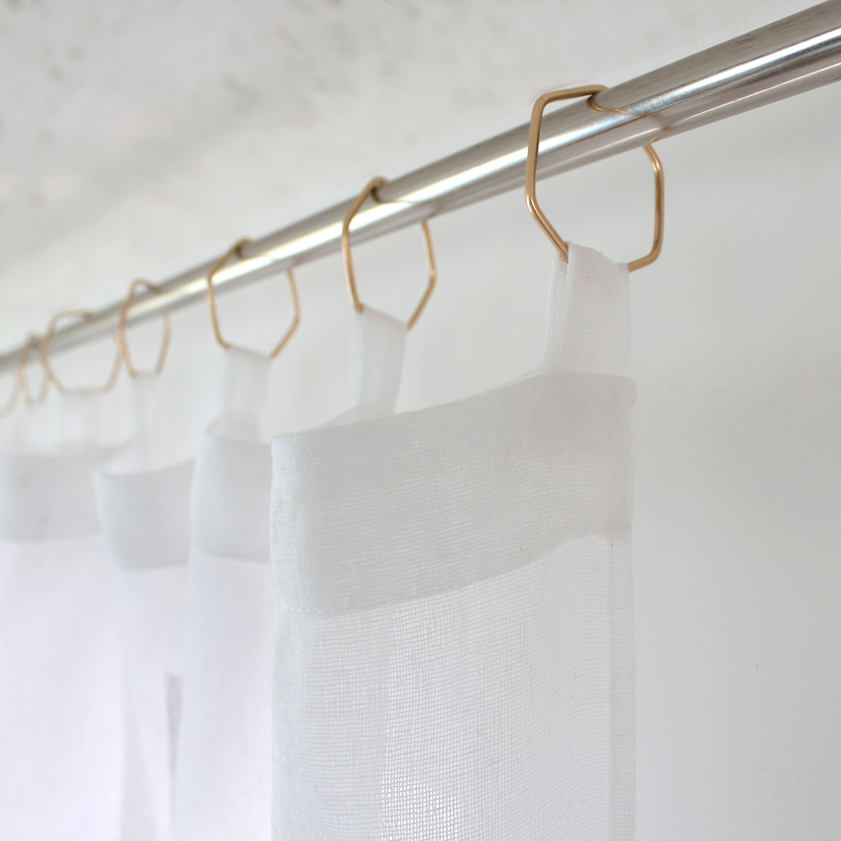 Voilage effet lin avec anneaux dorés — vue 3