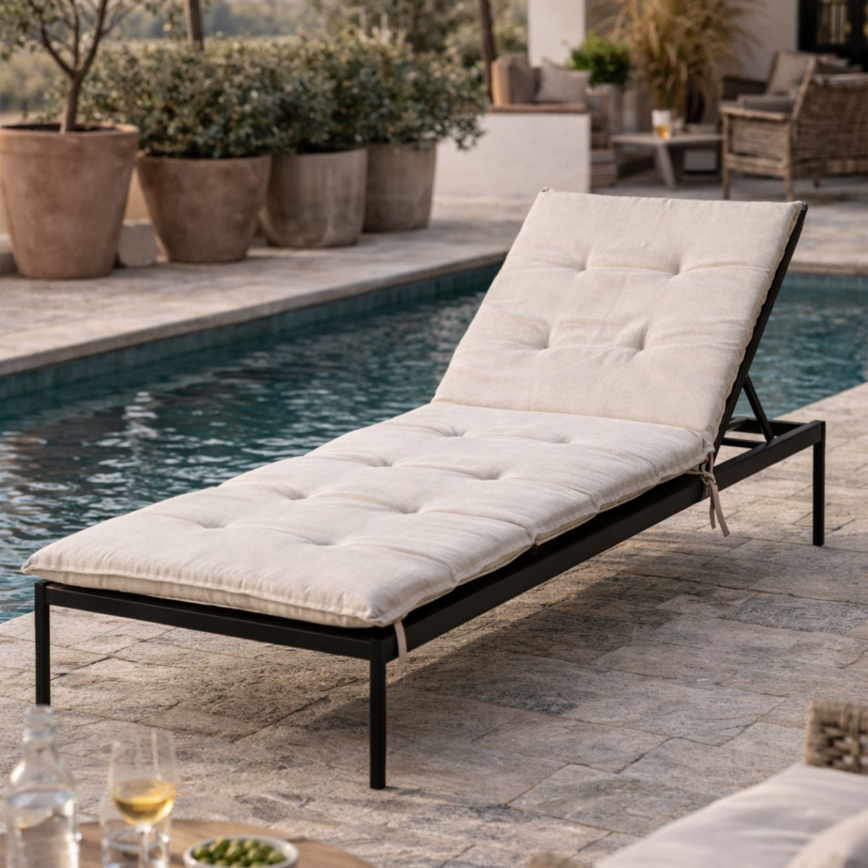 Matelas bain de soleil extérieur haute résistance capitonné FERRET — vue 3