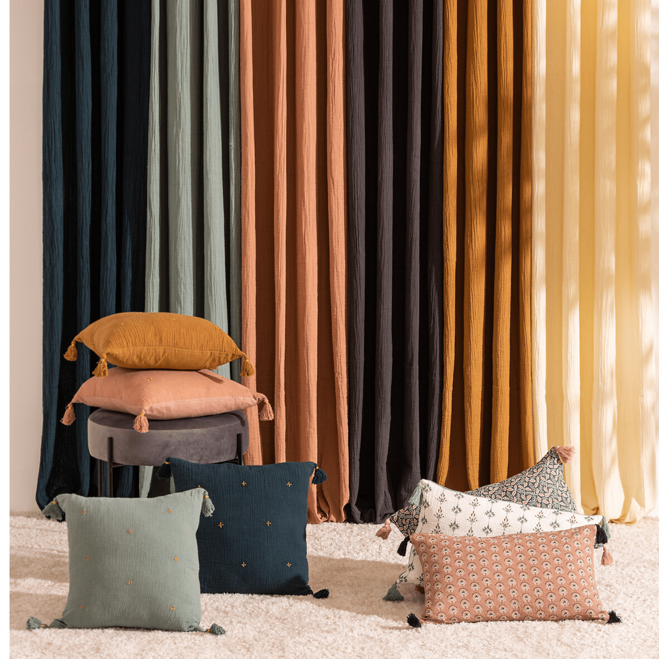 Coussin en gaze de coton brodé — vue 4