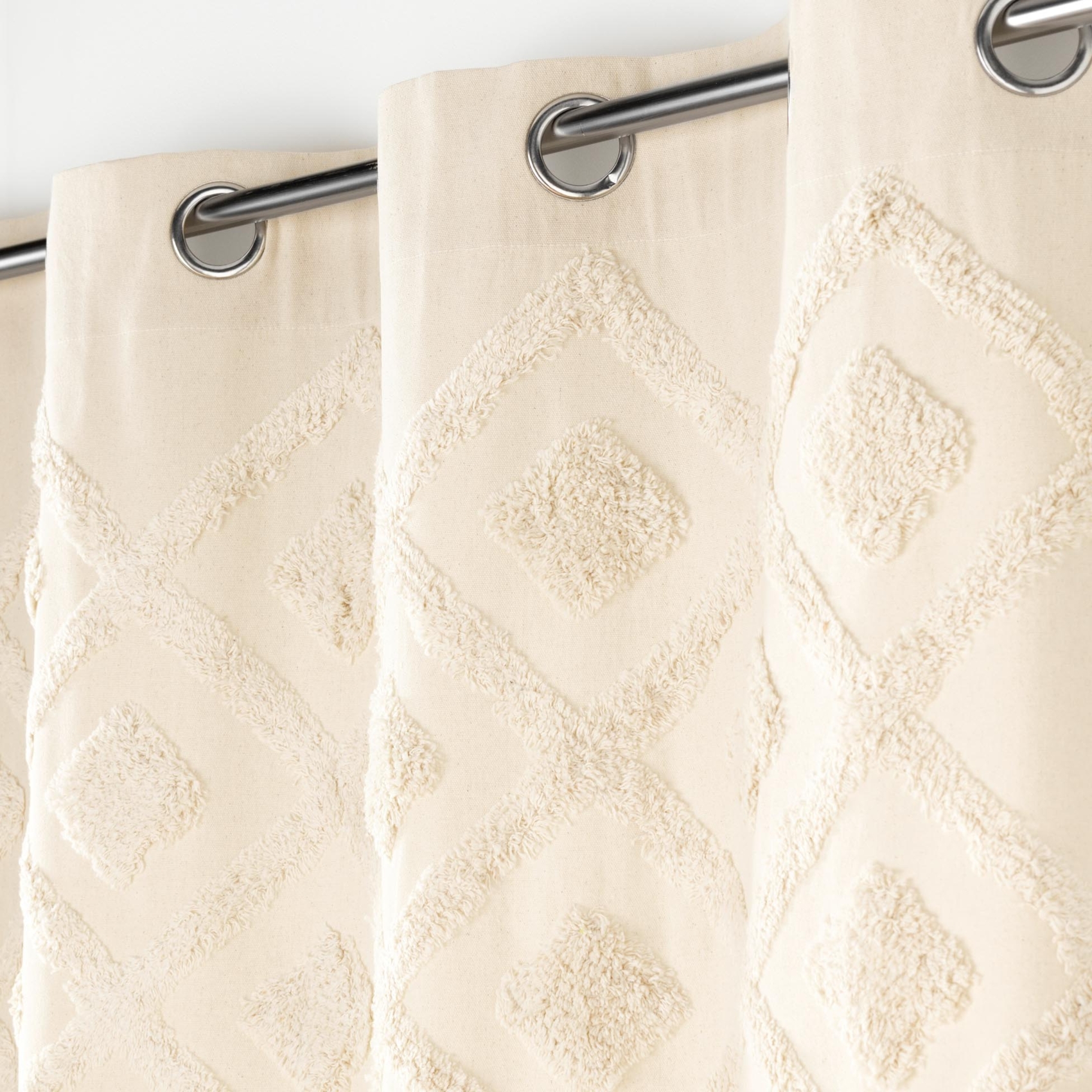 Rideau tamisant écru avec détails tuftés — vue 3