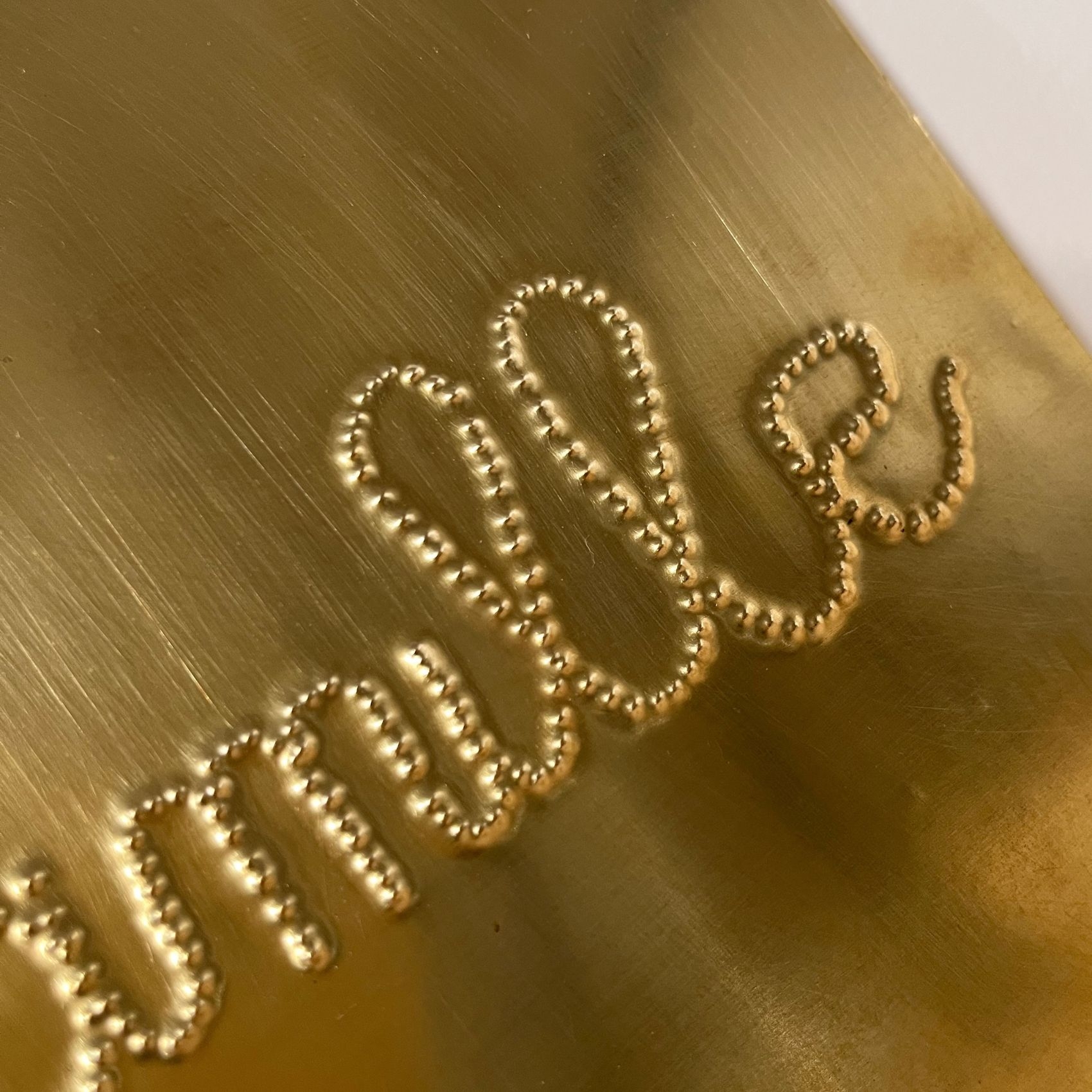 Déco murale laiton martelé FAMILLE — vue 3