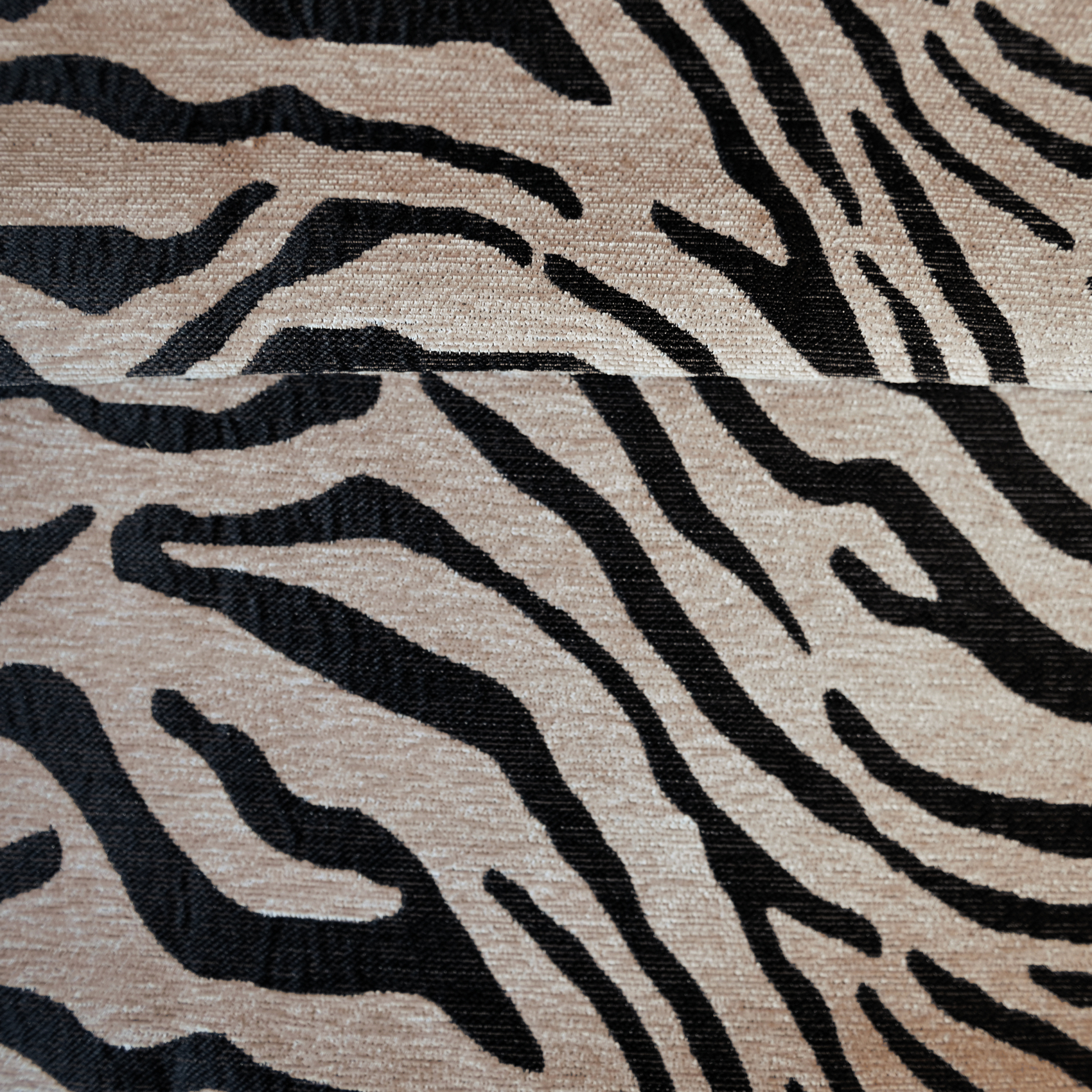 Tissu jacquard chenille motif zèbre — vue 3