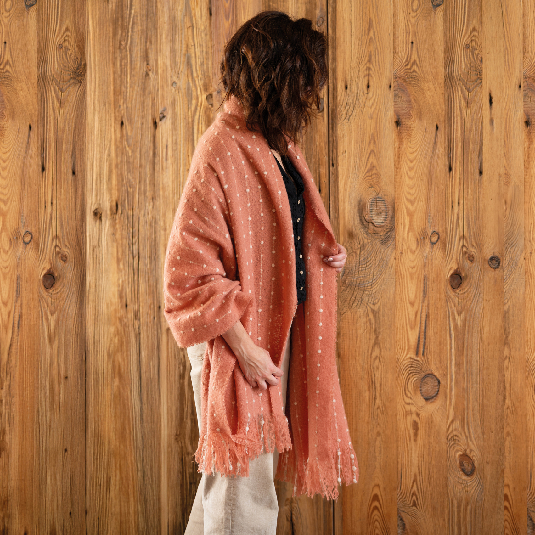 Chemin de lit / Étole aspect mohair à pois — vue 6