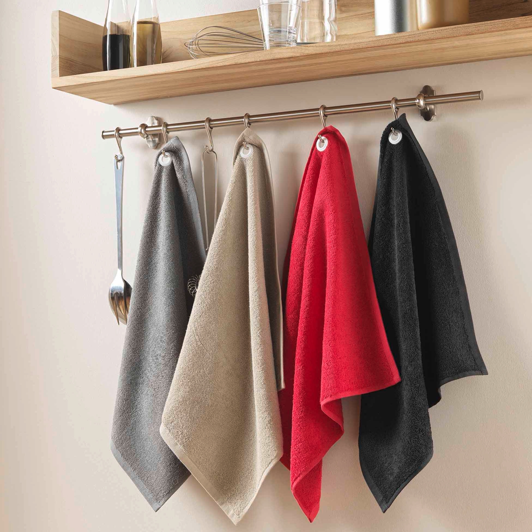 Essuie-main en éponge avec œillet — vue 4