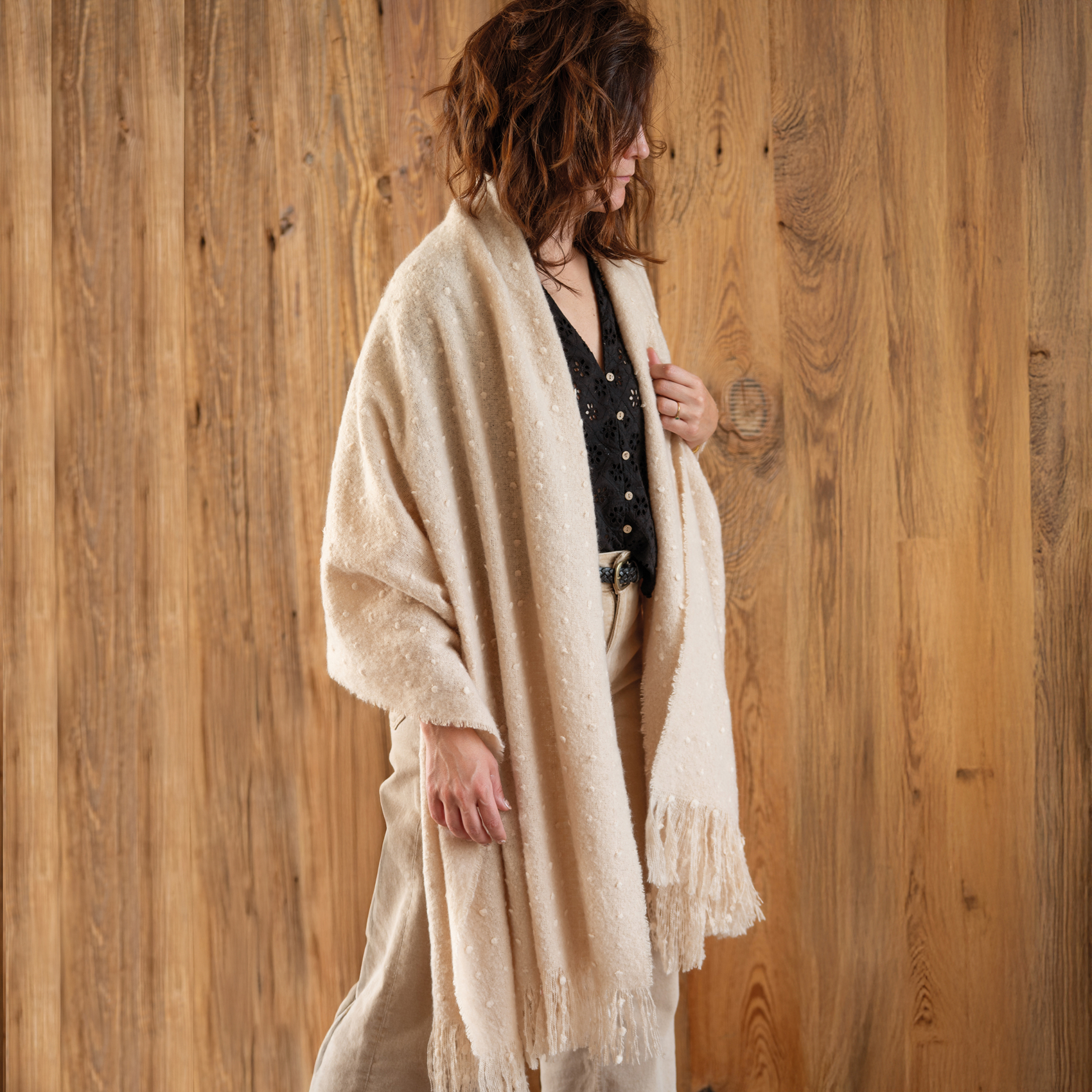 Chemin de lit / Étole aspect mohair à pois — vue 3