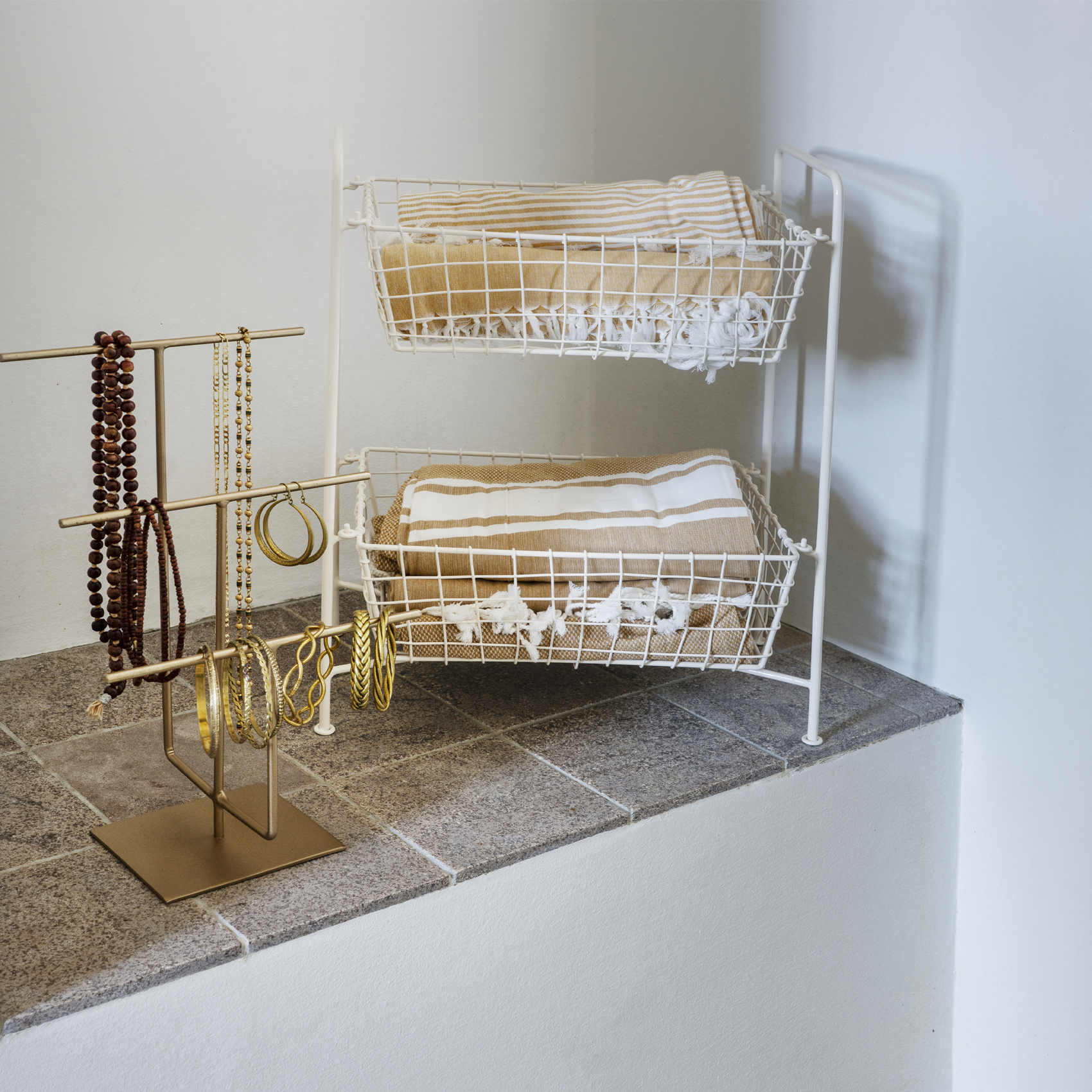 Étagère de rangement en fer avec paniers — vue 3