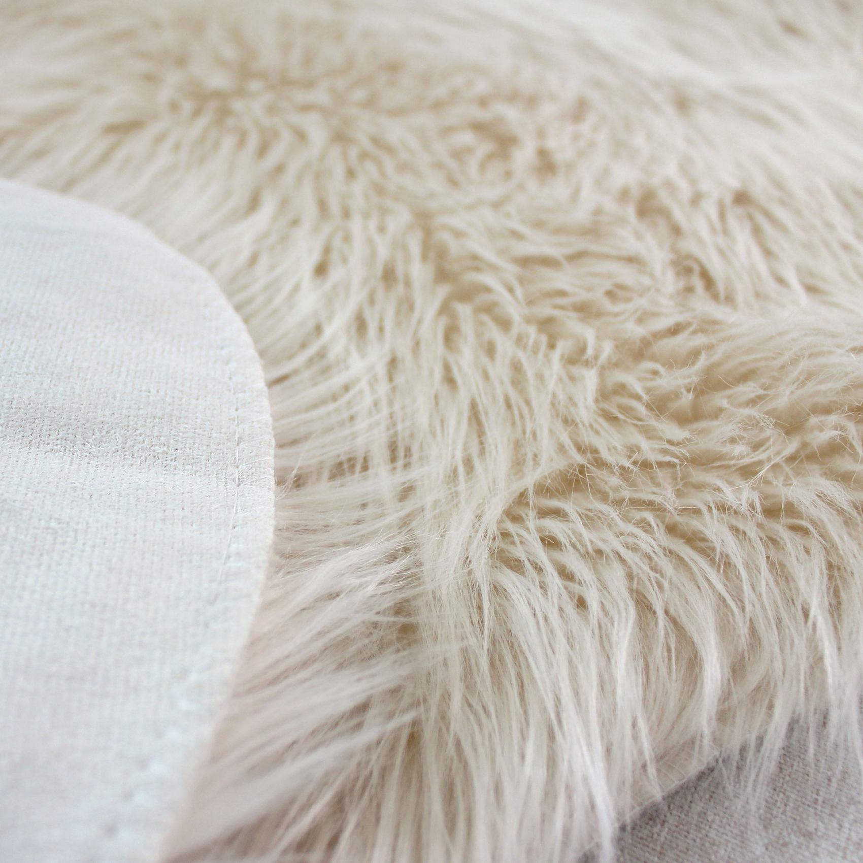 Tapis imitation peau de bête long poils et suédine — vue 6