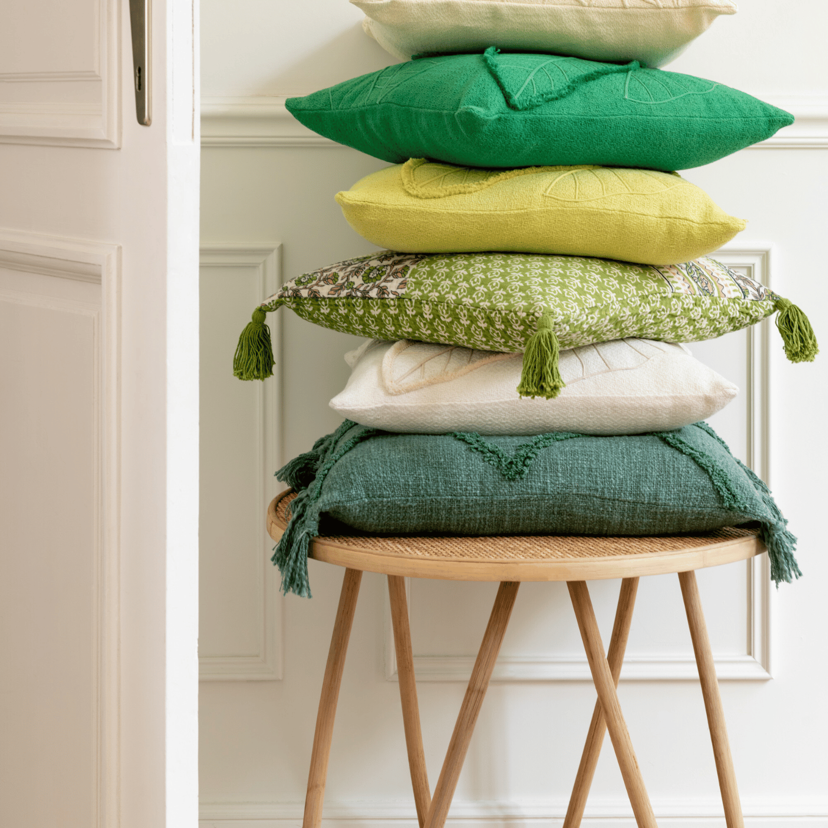 Table d'appoint en rotin — vue 4