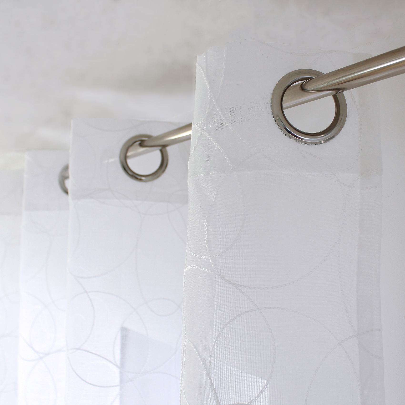 Voilage tamisant brodé de sphères — vue 4