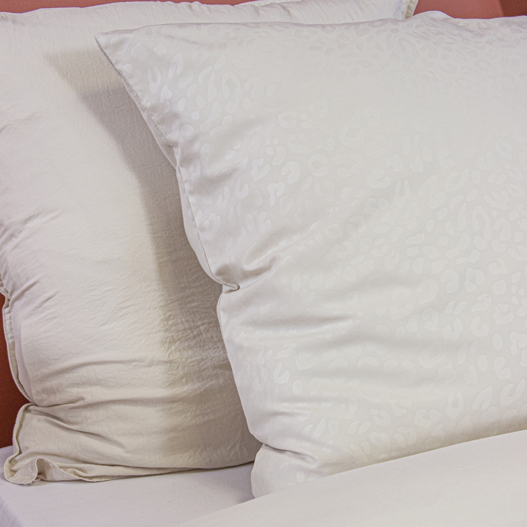 Parure de lit 3 pièces léopard microfibre housse + taies — vue 4