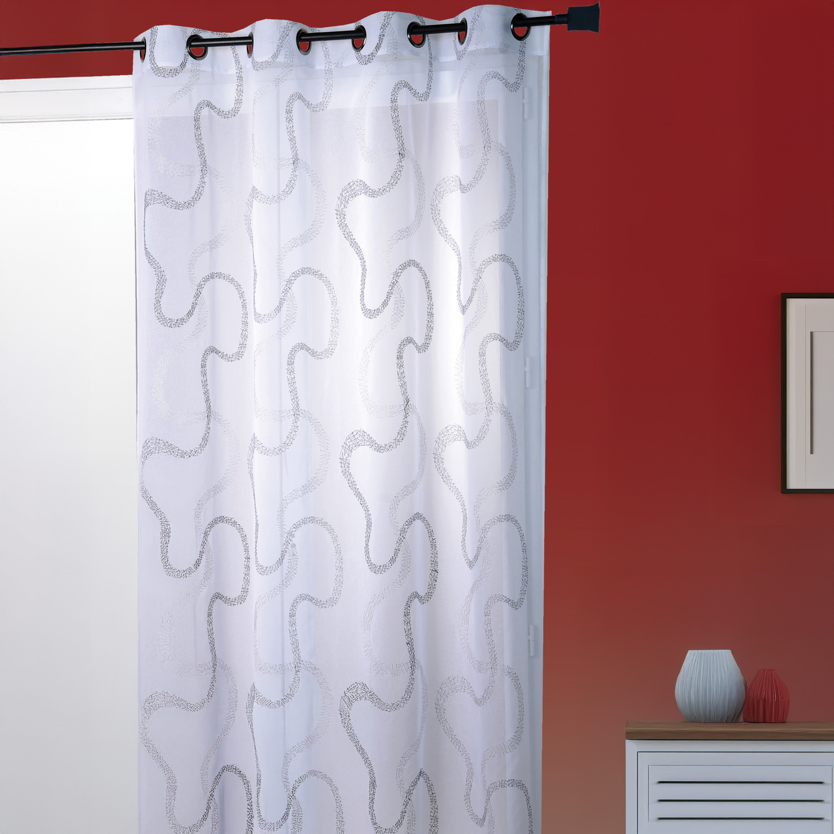 Voilage tissé et brodé en zig zag